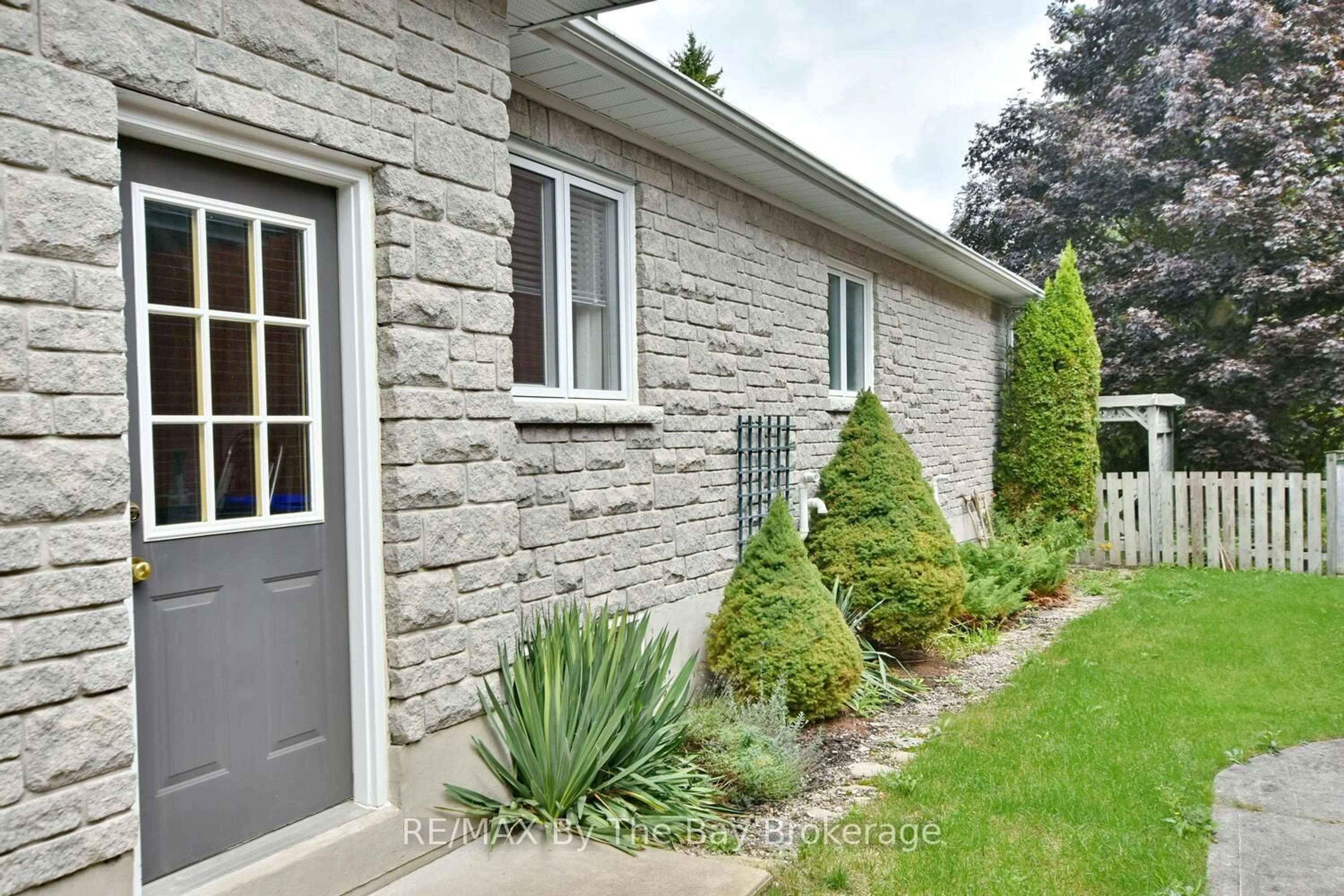 Home with brick exterior material, street for 475 Minnesota St, Collingwood Ontario L9Y 3S6