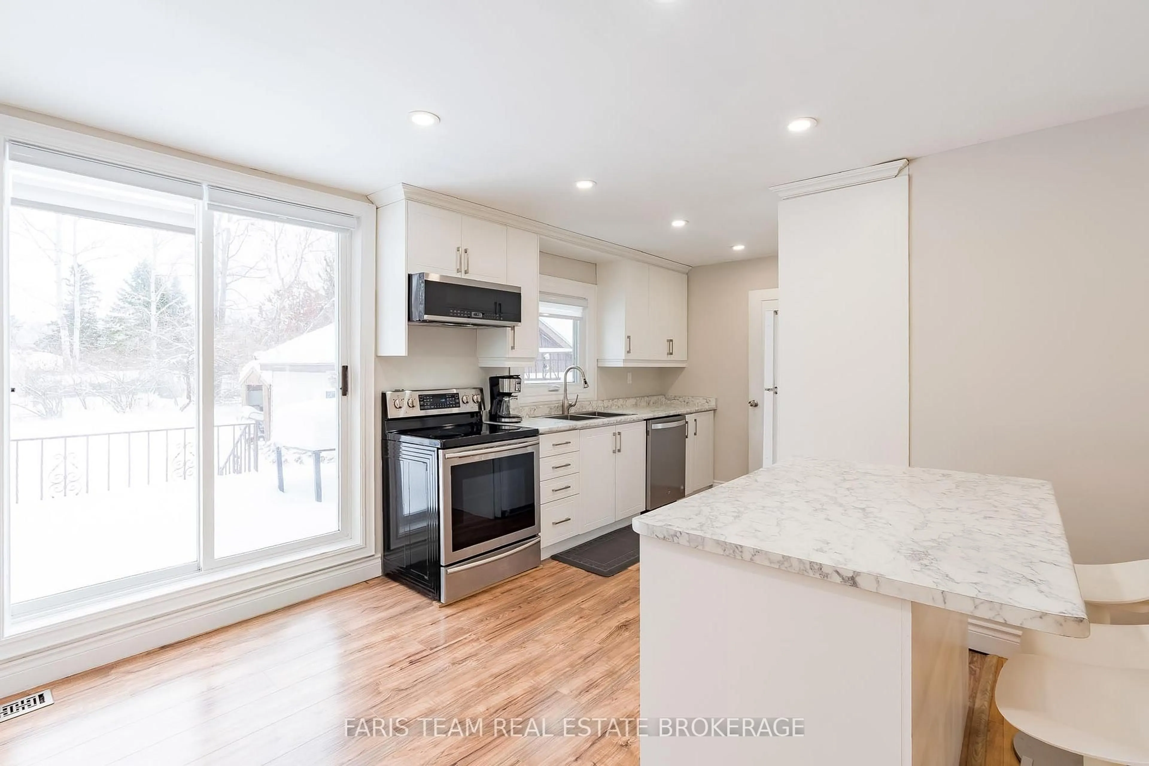 Open concept kitchen, unknown for 137 1st Ave, Tay Ontario L0K 1R0