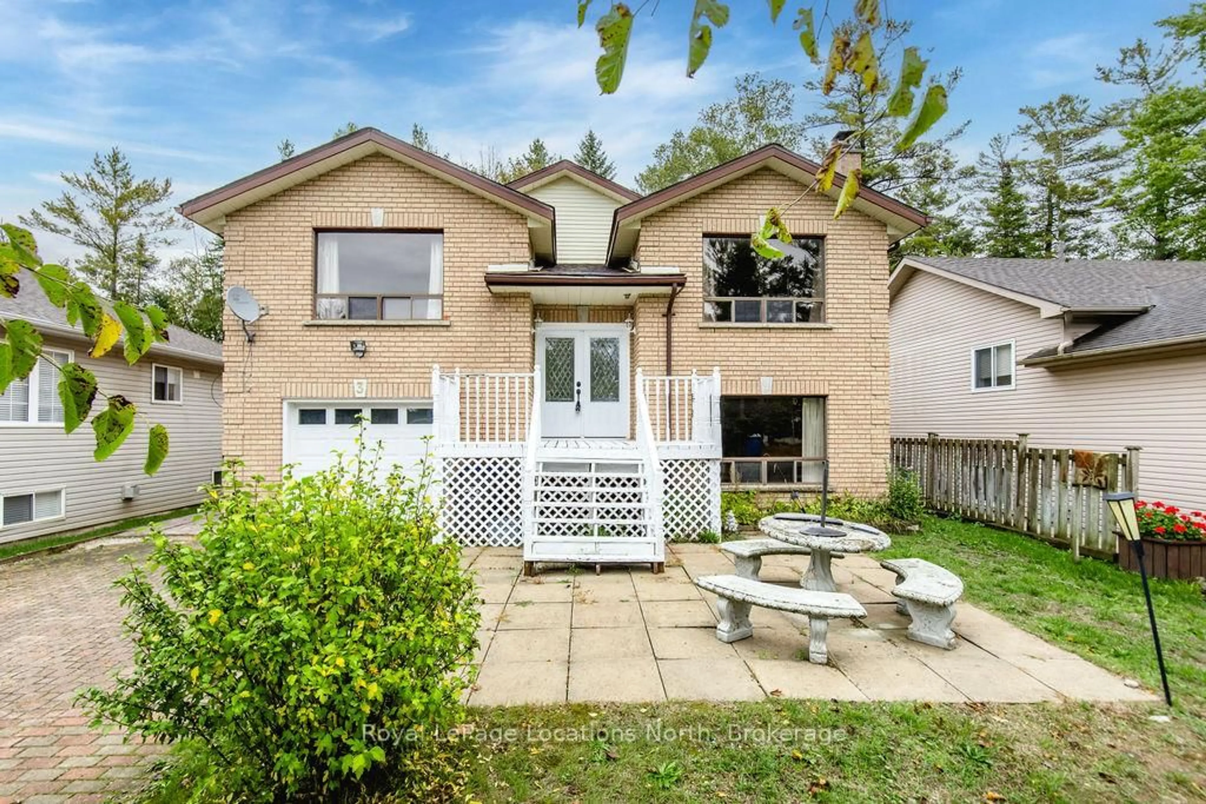 Home with vinyl exterior material, street for 3 51st St, Wasaga Beach Ontario L9Z 1X5