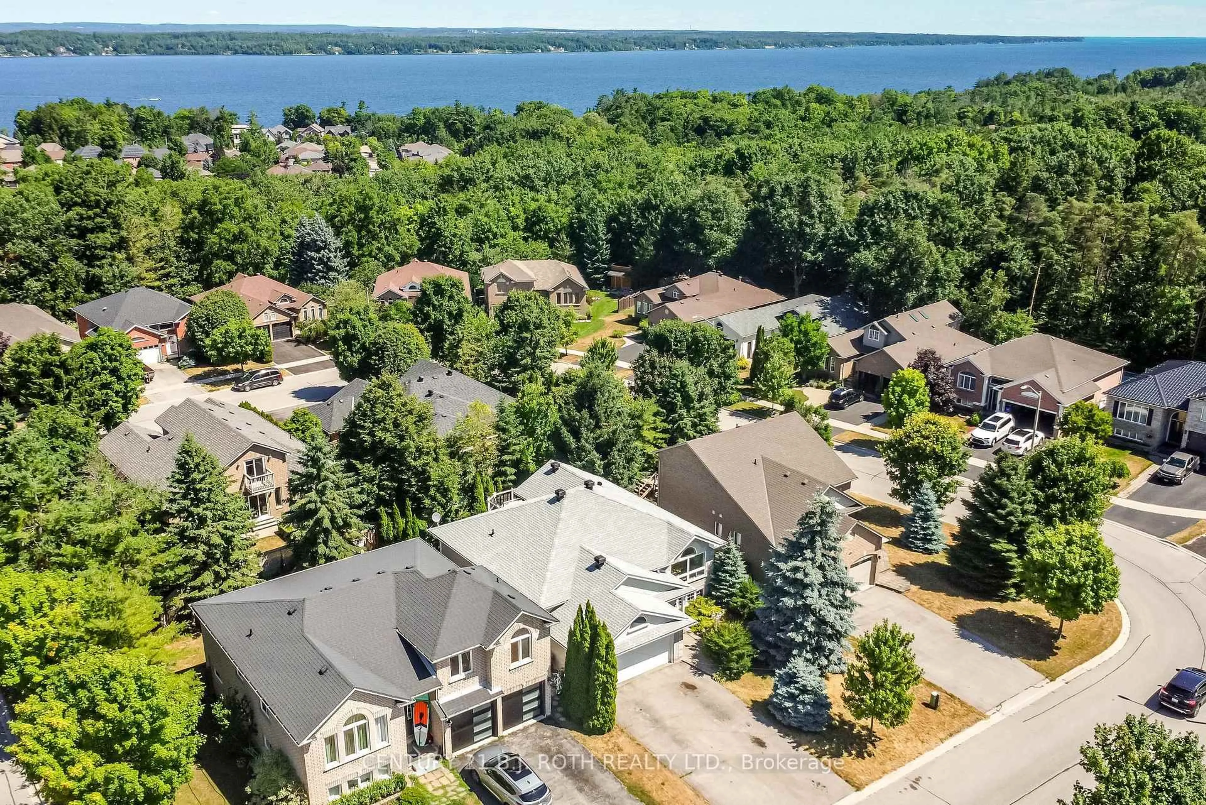 A pic from outside/outdoor area/front of a property/back of a property/a pic from drone, water/lake/river/ocean view for 55 Bloxham Pl, Barrie Ontario L4N 9K2