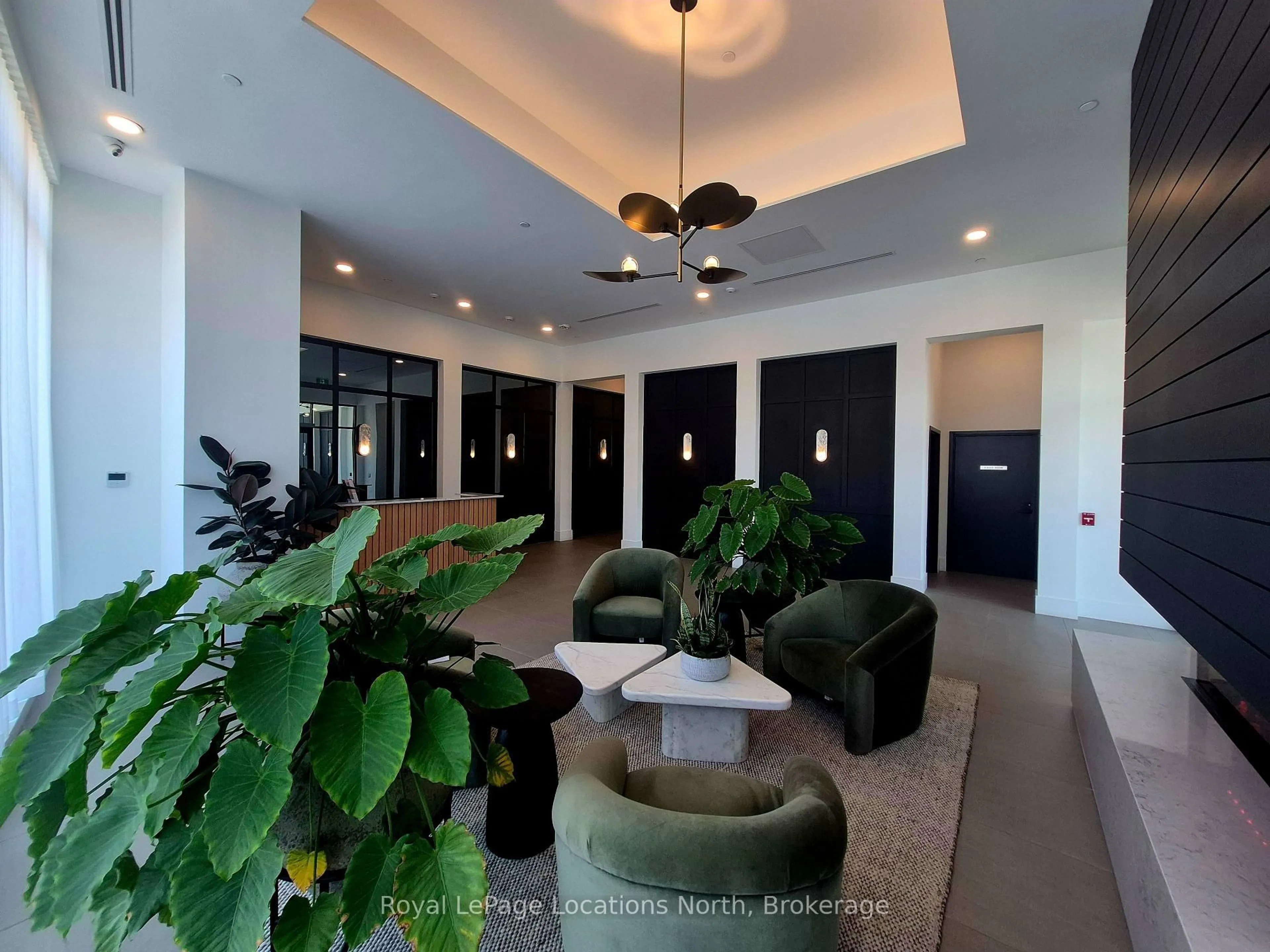 Indoor foyer for 31 Huron St #322, Collingwood Ontario L9Y 5T7