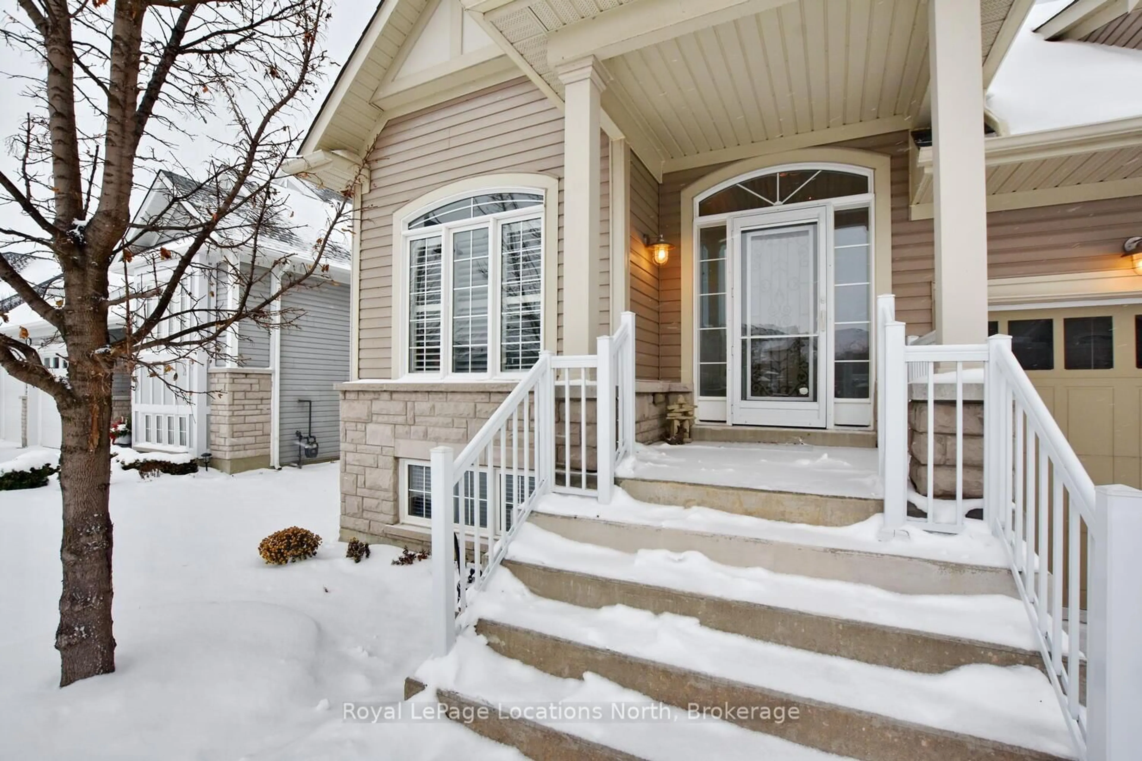 Indoor entryway for 17 Waterview Rd, Wasaga Beach Ontario L9Z 0E9