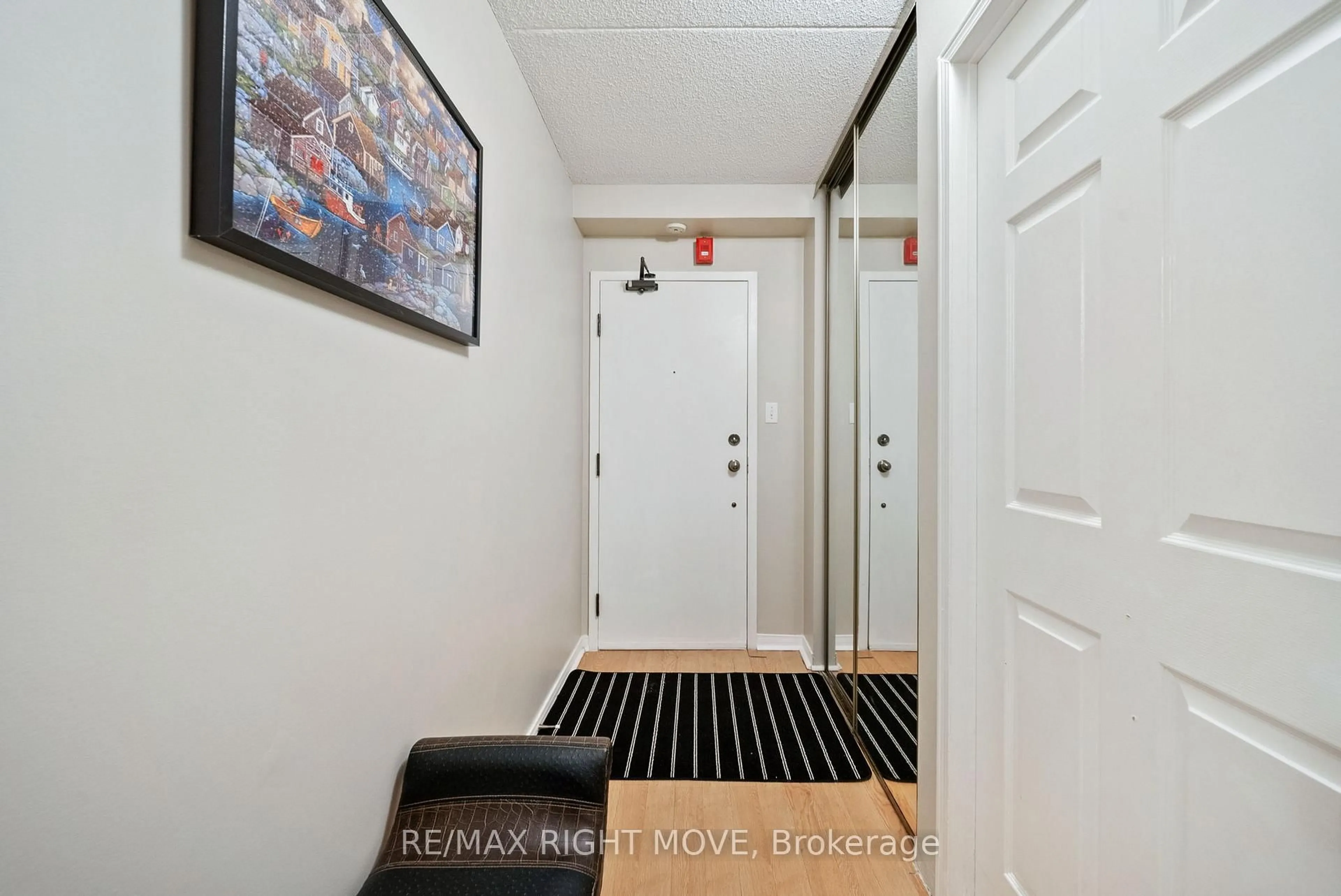 Indoor entryway for 54 Fittons Rd #204, Orillia Ontario L3V 3T9