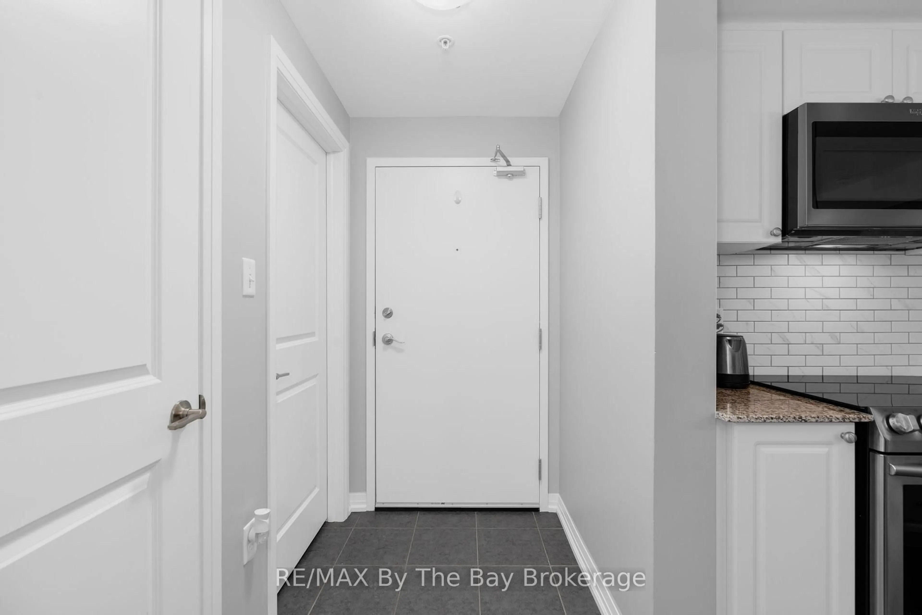 Indoor entryway for 300 ESSA Rd #309, Barrie Ontario L9J 0B9