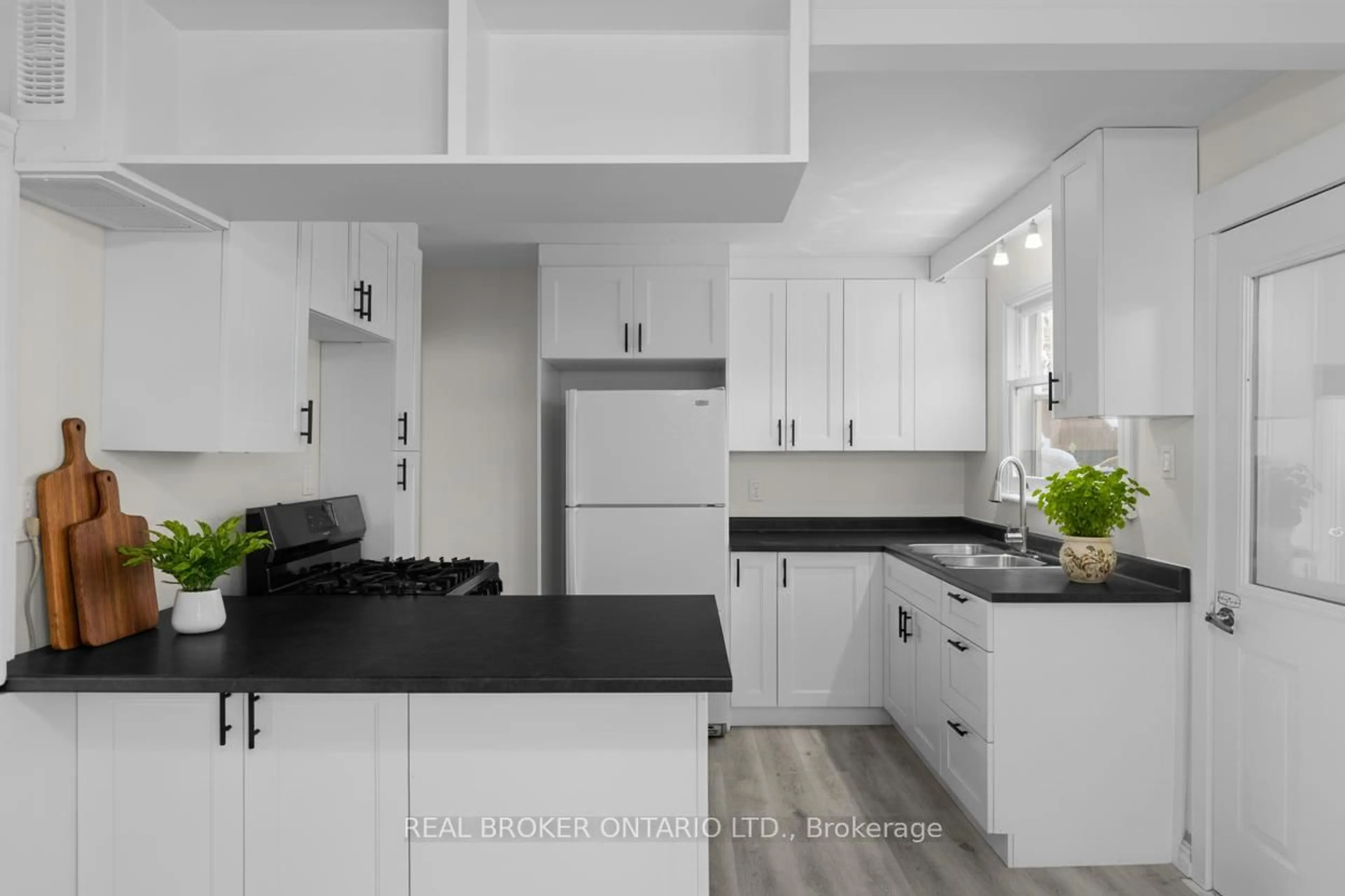 Contemporary kitchen, ceramic/tile floor for 20 Rose Ave, Orillia Ontario L3V 2N5