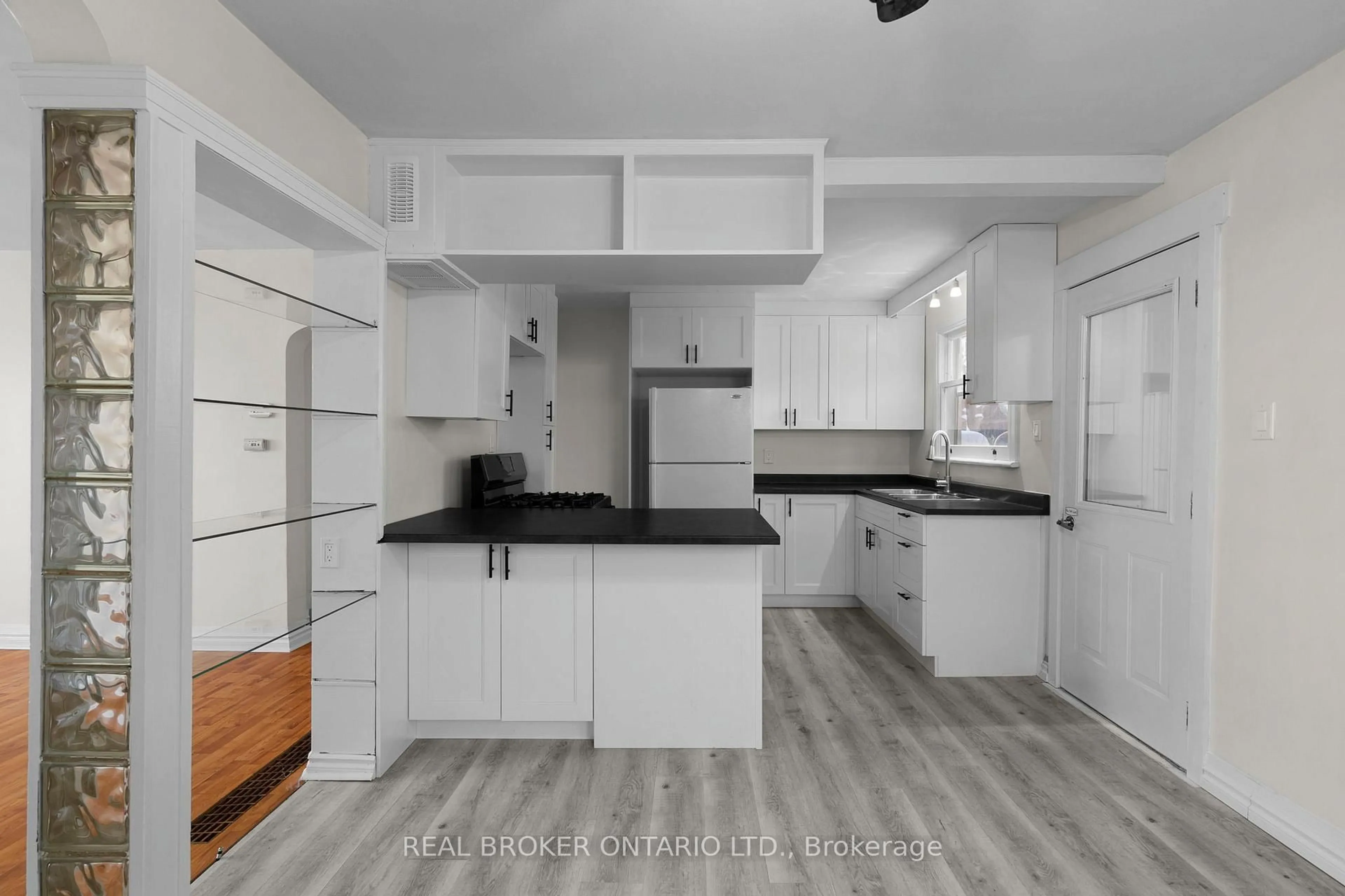 Open concept kitchen, unknown for 20 Rose Ave, Orillia Ontario L3V 2N5