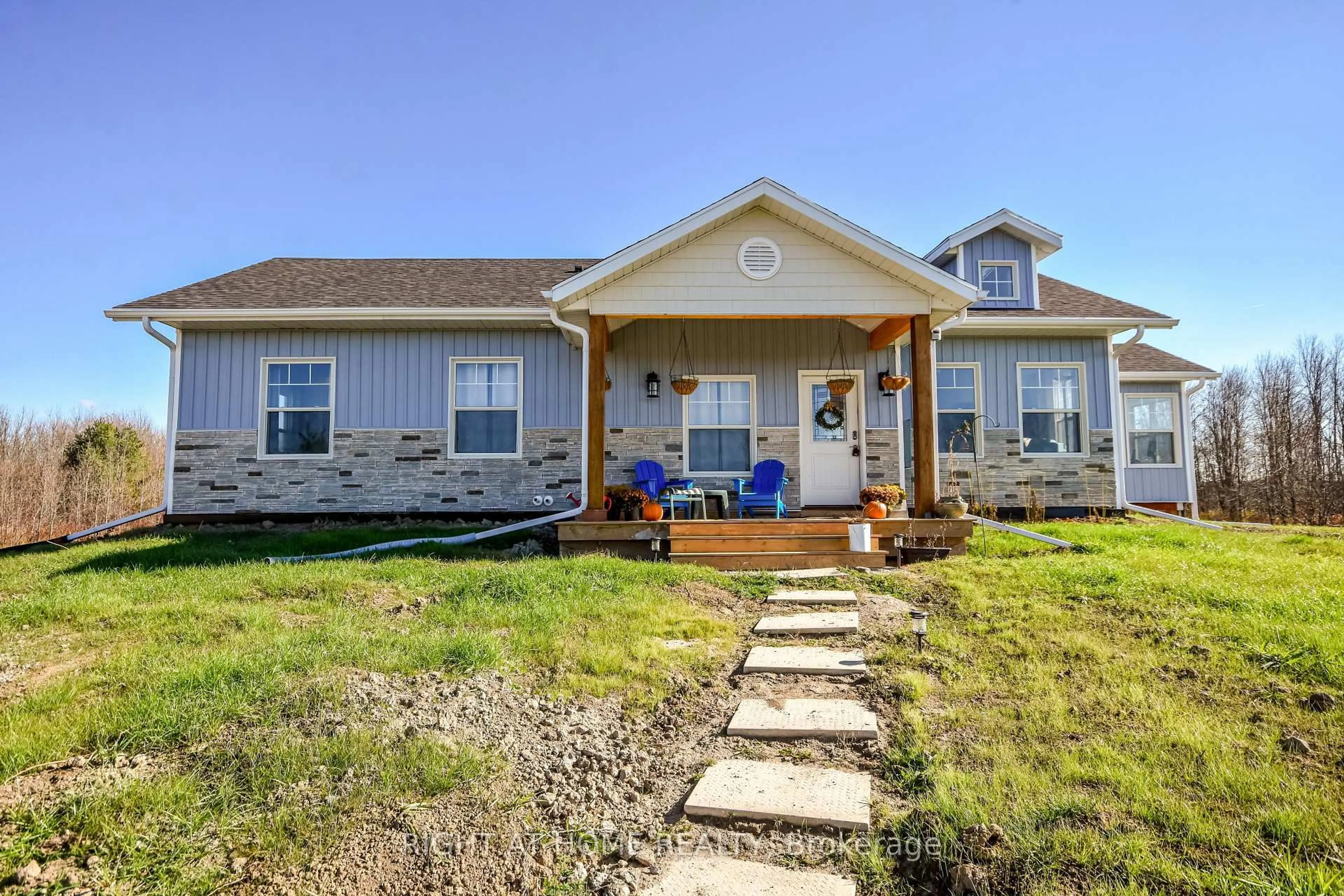 Home with vinyl exterior material, building for 2293 Hampshire Mills Line, Severn Ontario L3V 6H3