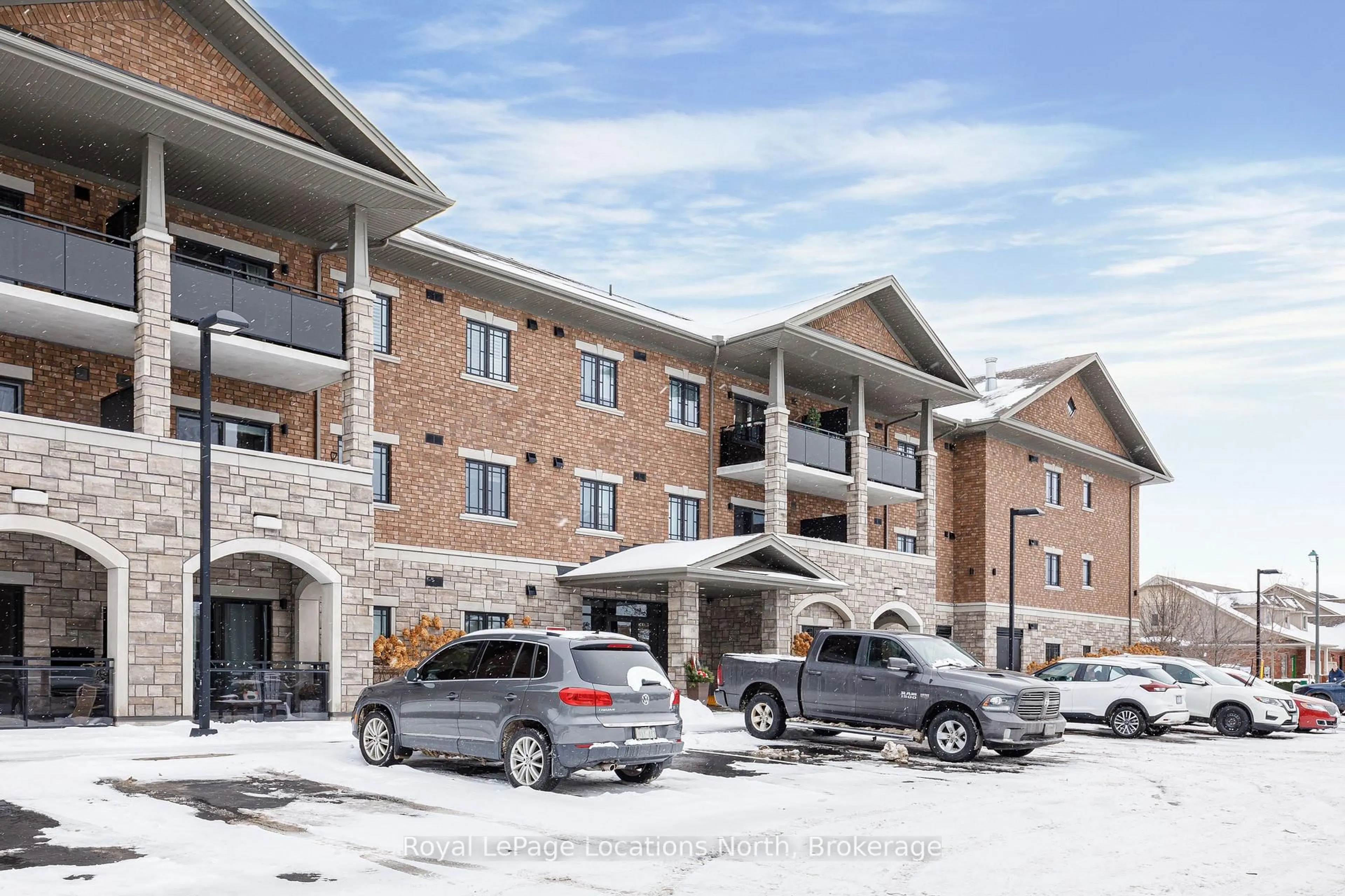 Unknown for 1 Chamberlain Cres #303, Collingwood Ontario L9Y 0X7