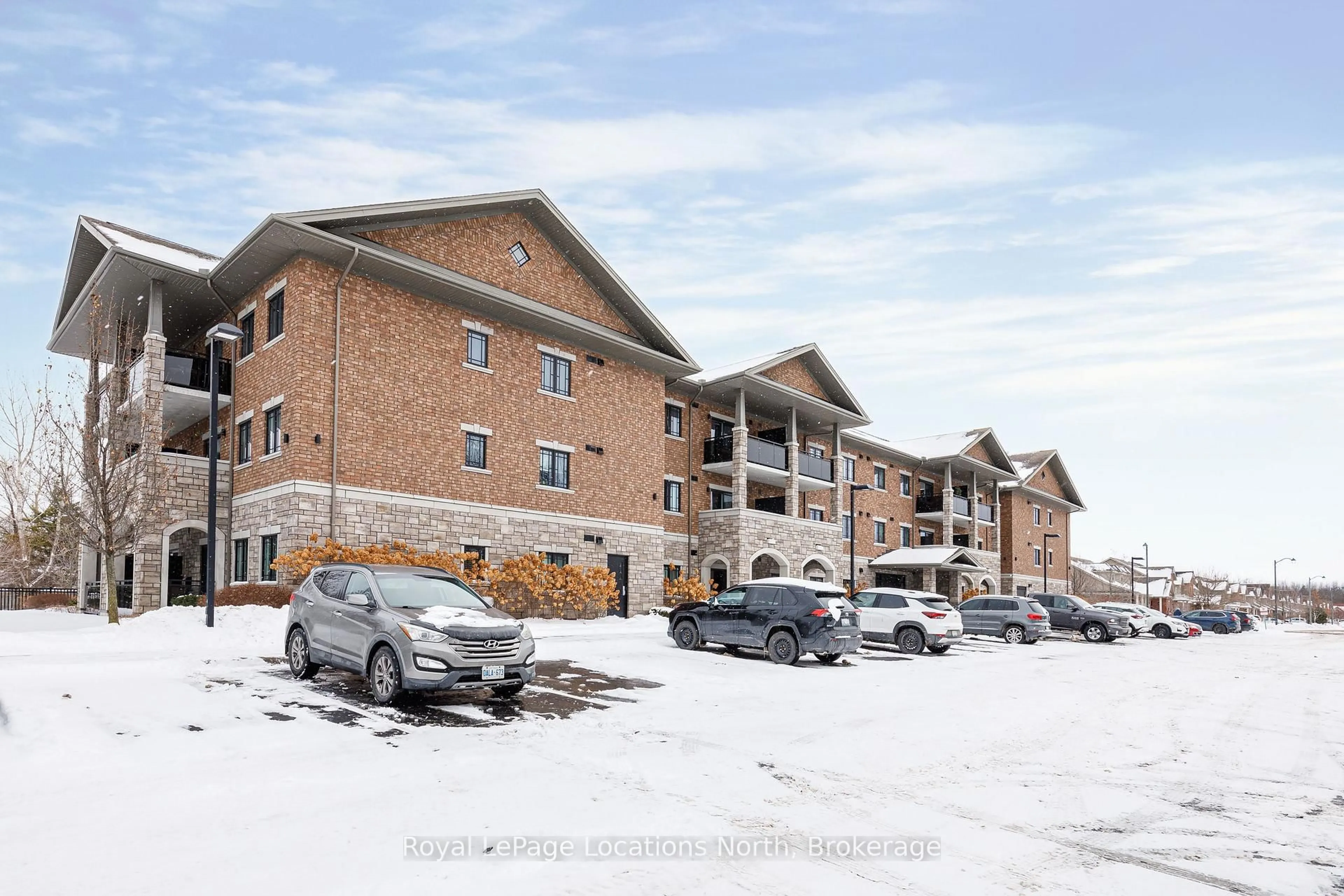 Unknown for 1 Chamberlain Cres #303, Collingwood Ontario L9Y 0X7