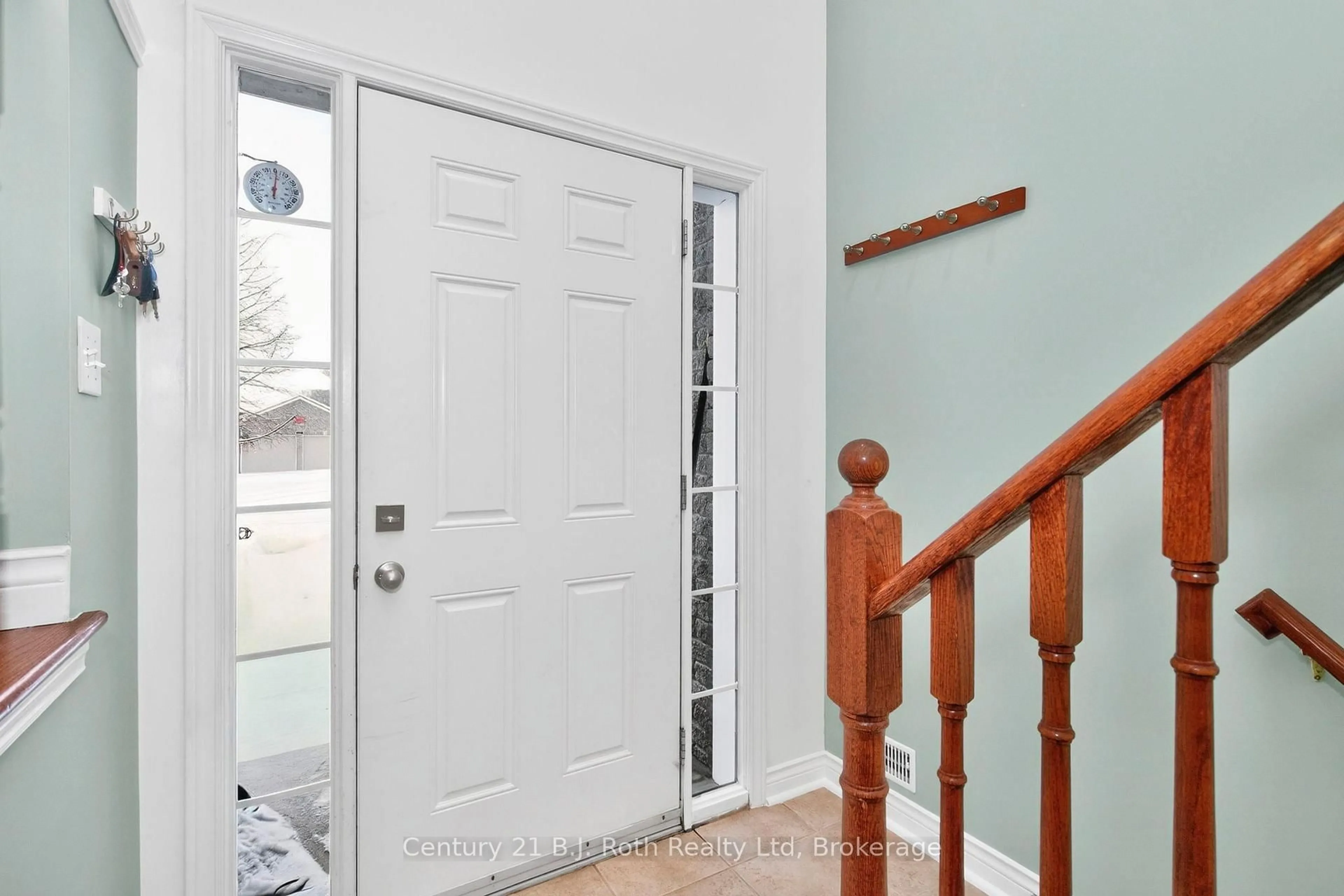 Indoor entryway for 77 Georgia's Walk, Tay Ontario L0K 2A0