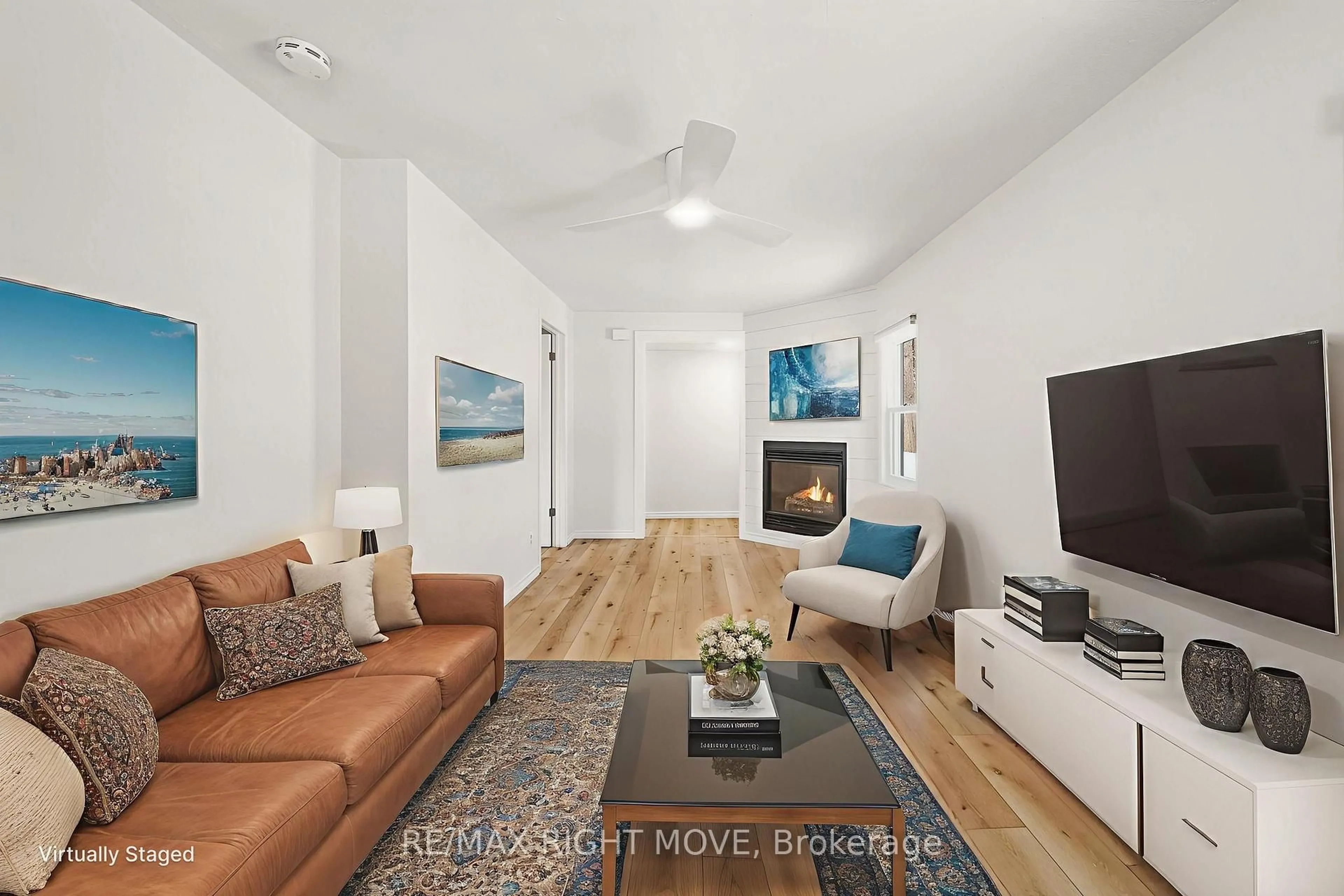 Living room with furniture, unknown for 388 Mary St, Orillia Ontario L3V 3G3