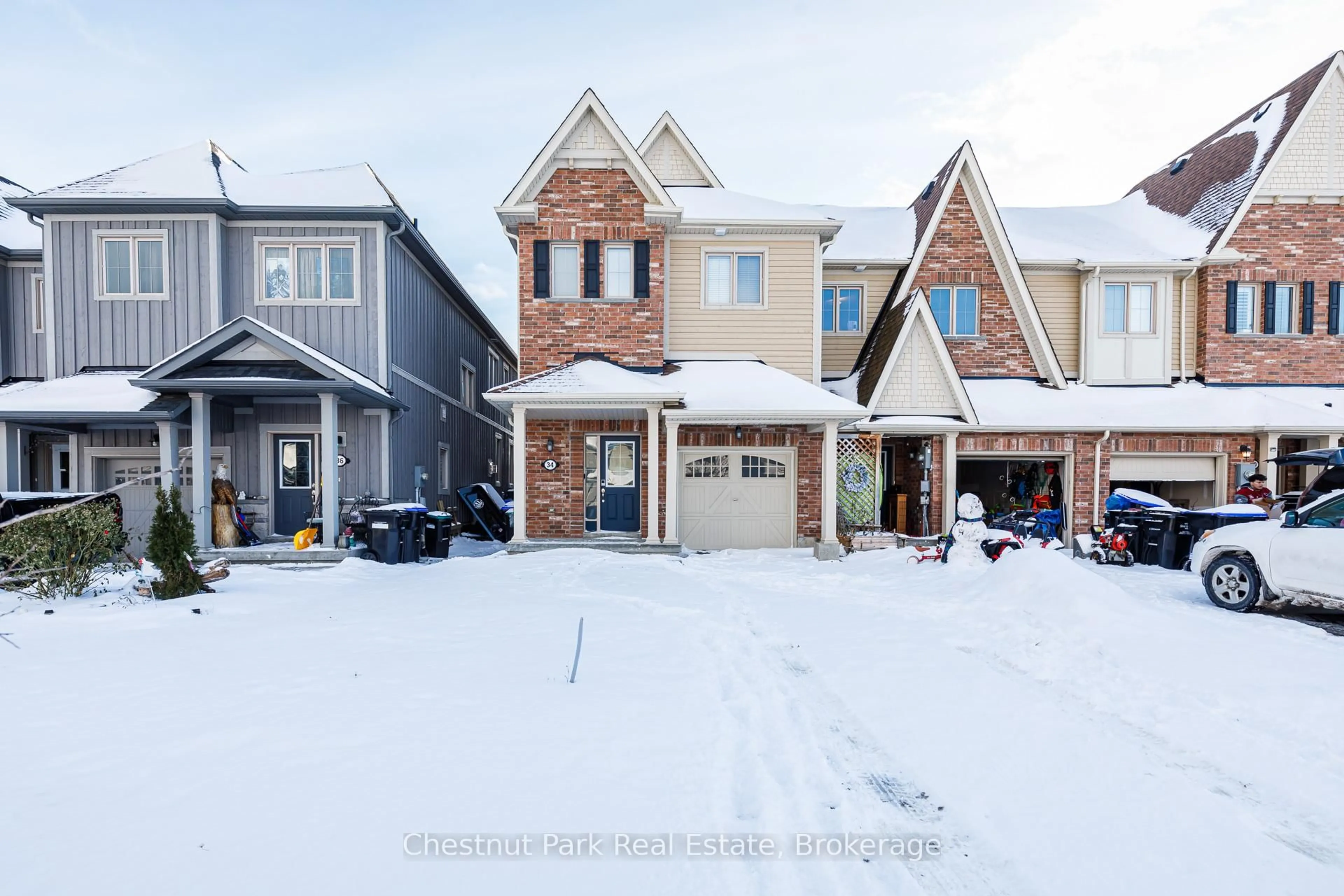 A pic from outside/outdoor area/front of a property/back of a property/a pic from drone, street for 34 Robertson St, Collingwood Ontario L9Y 0X1