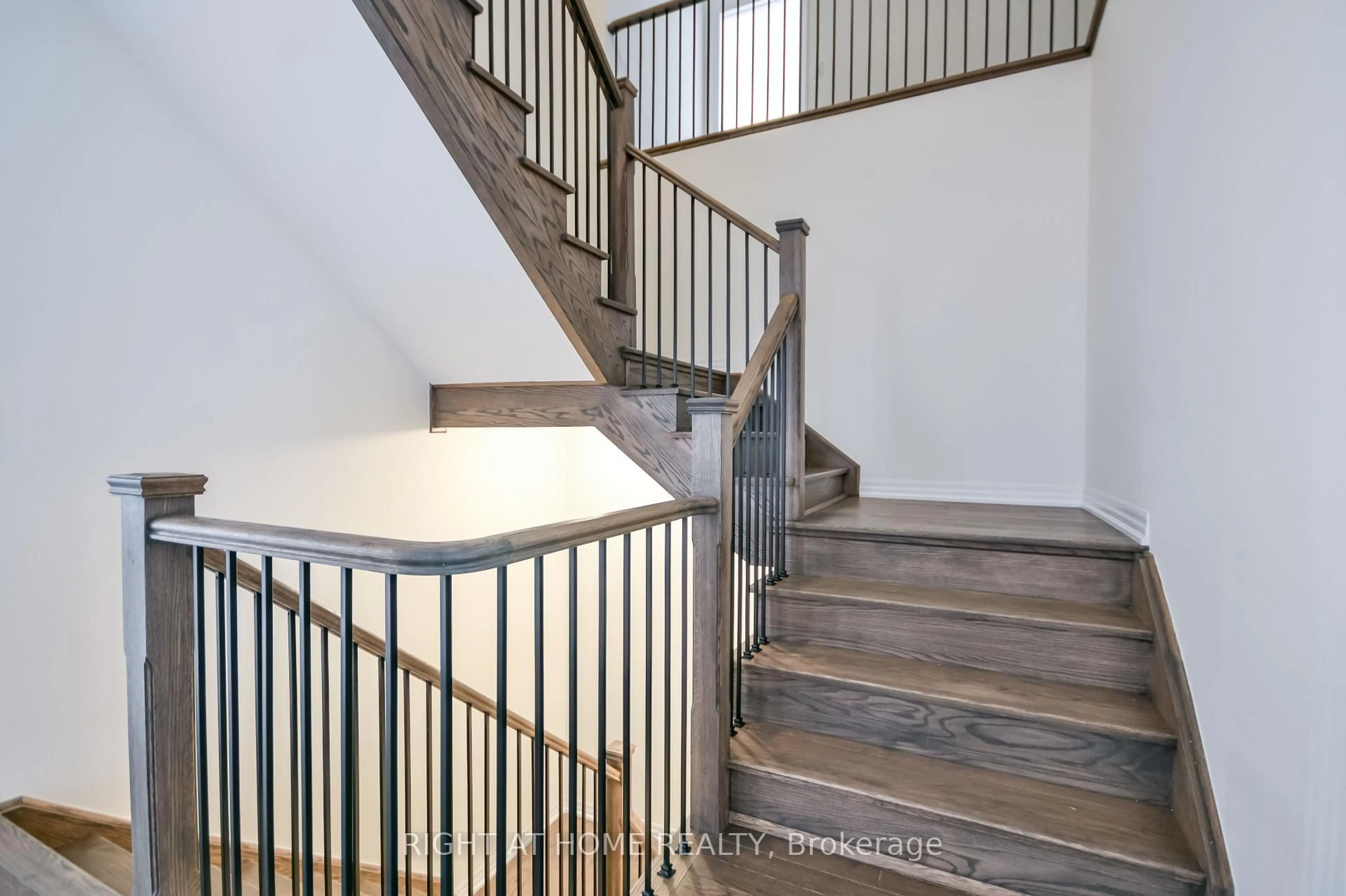 Stairs for 215 SUTHERLAND St, Clearview Ontario L0M 1S0