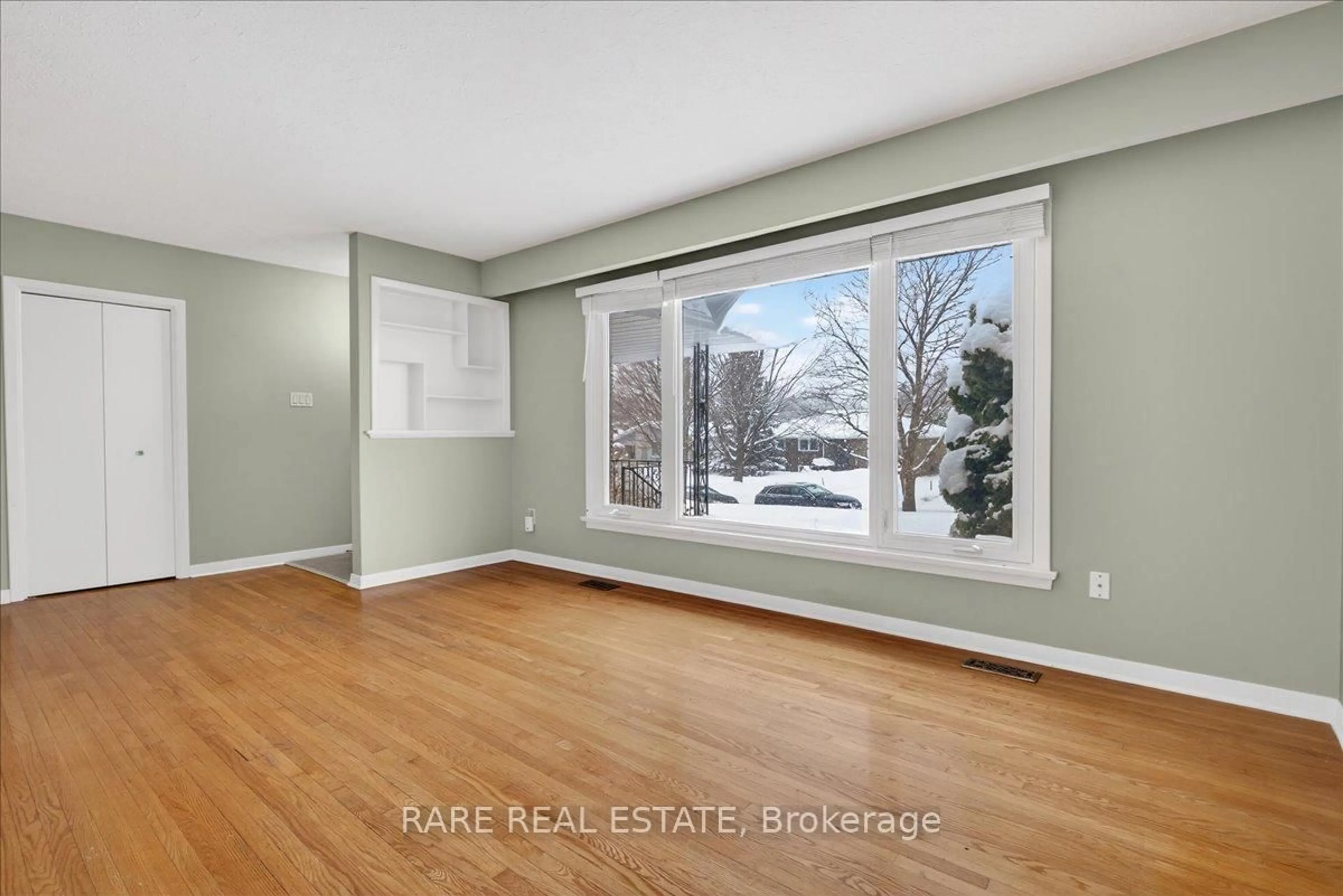 A pic of a room for 24 Lay St, Barrie Ontario L4M 4A7