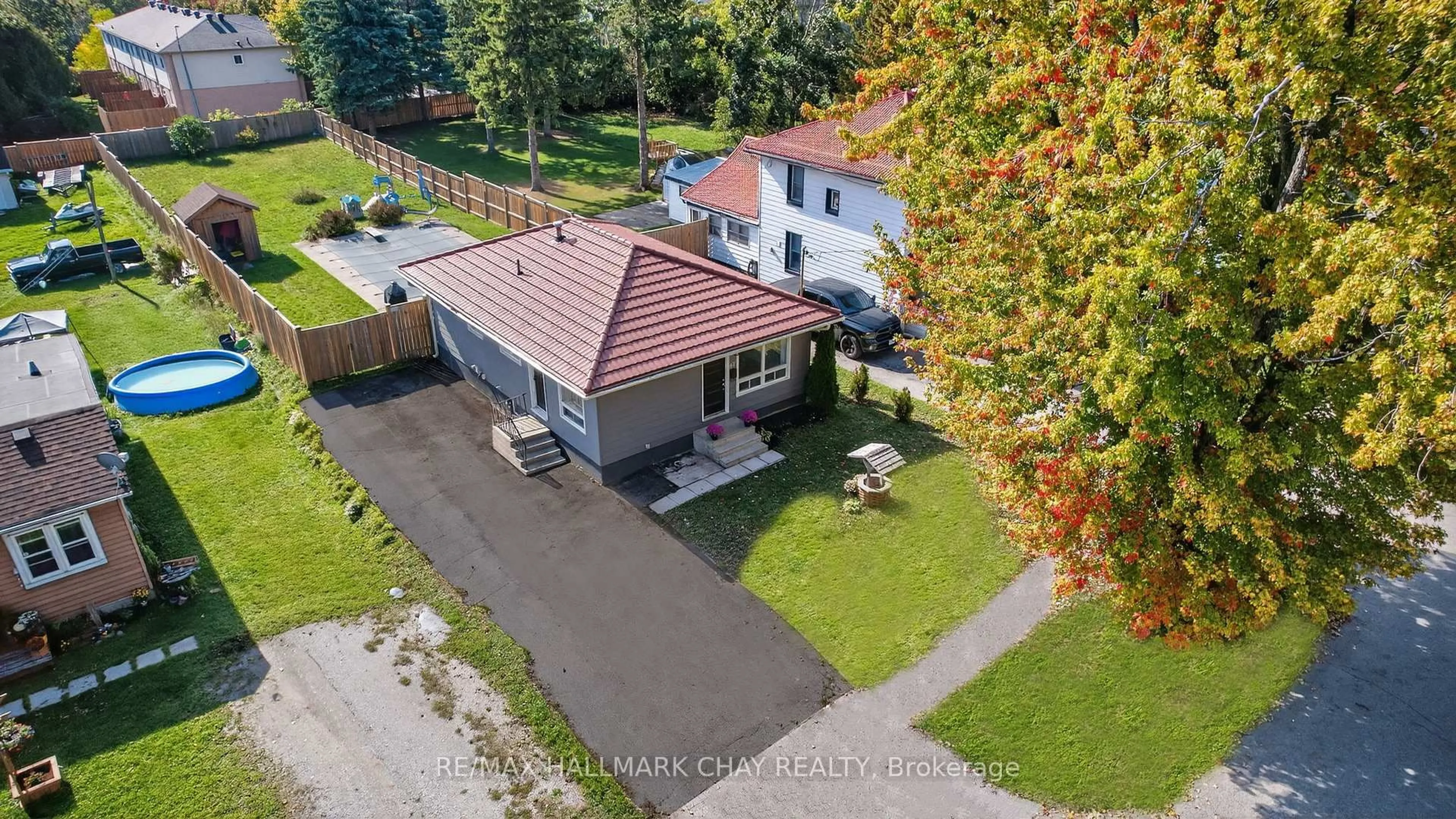 A pic from outside/outdoor area/front of a property/back of a property/a pic from drone, street for 67 Simcoe St, Orillia Ontario L3V 1G5