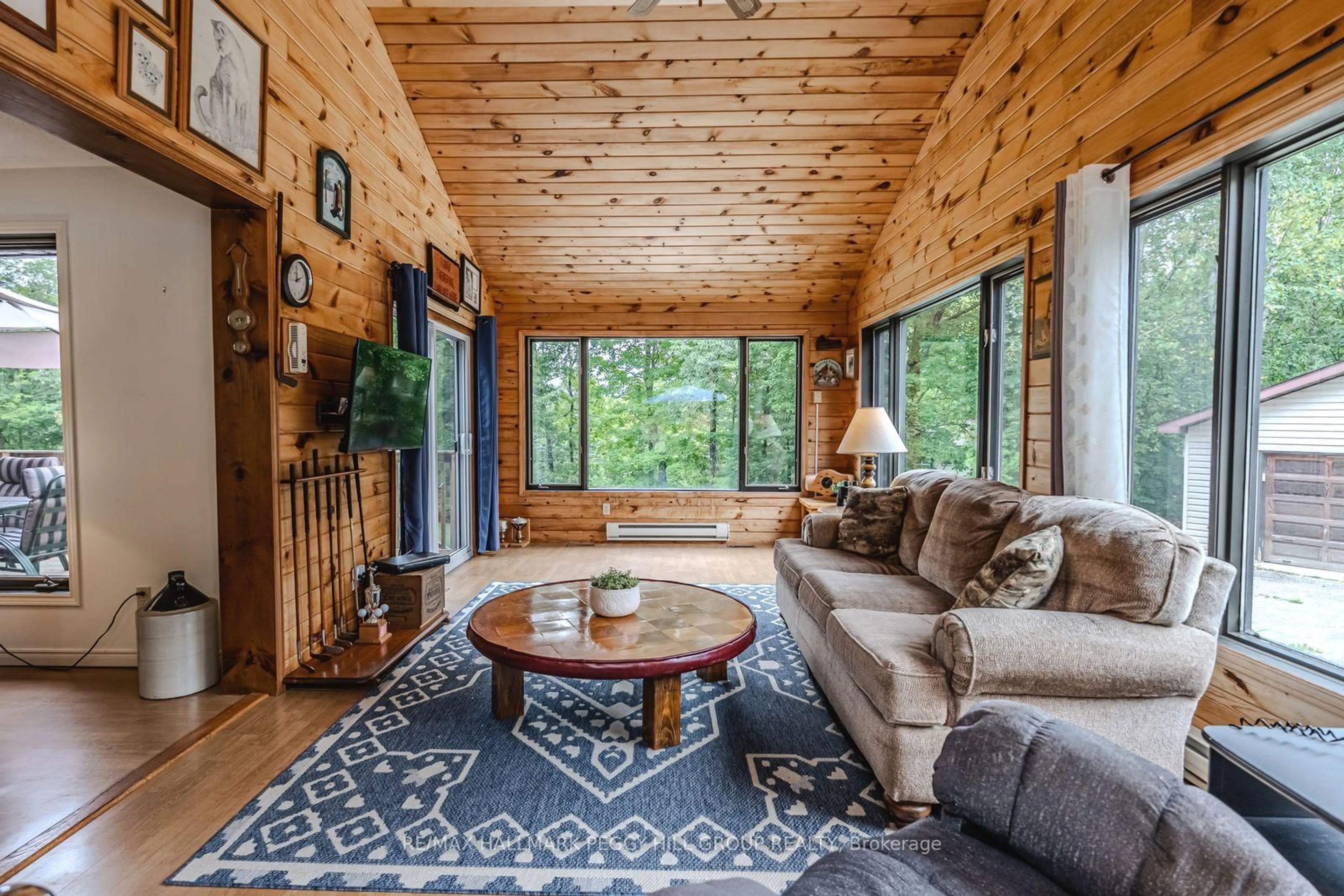 Living room with furniture, unknown for 1506 Torpitt Rd, Severn Ontario P0E 1N0