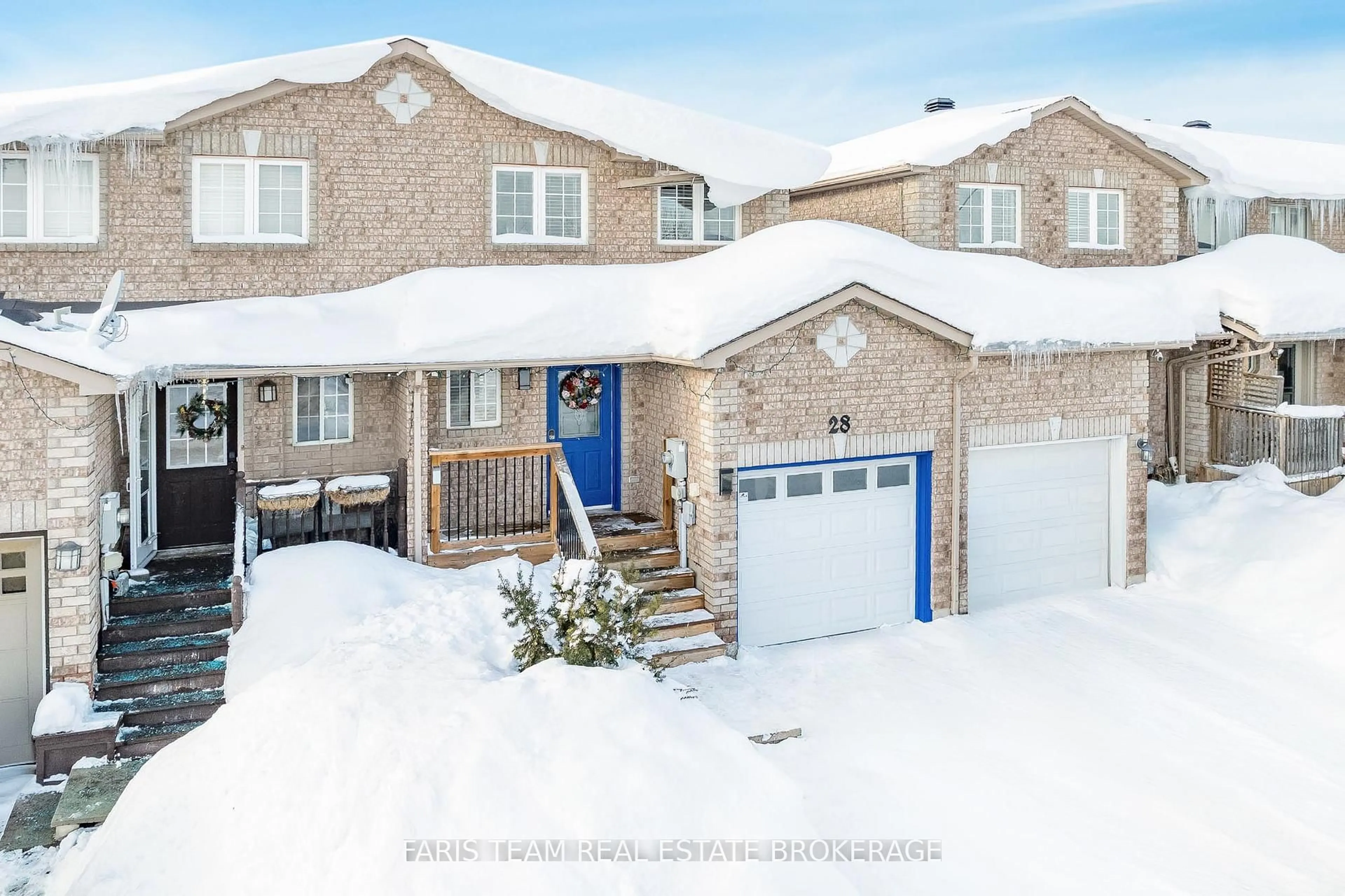A pic from outside/outdoor area/front of a property/back of a property/a pic from drone, street for 28 Raymond Cres, Barrie Ontario L4N 0V4