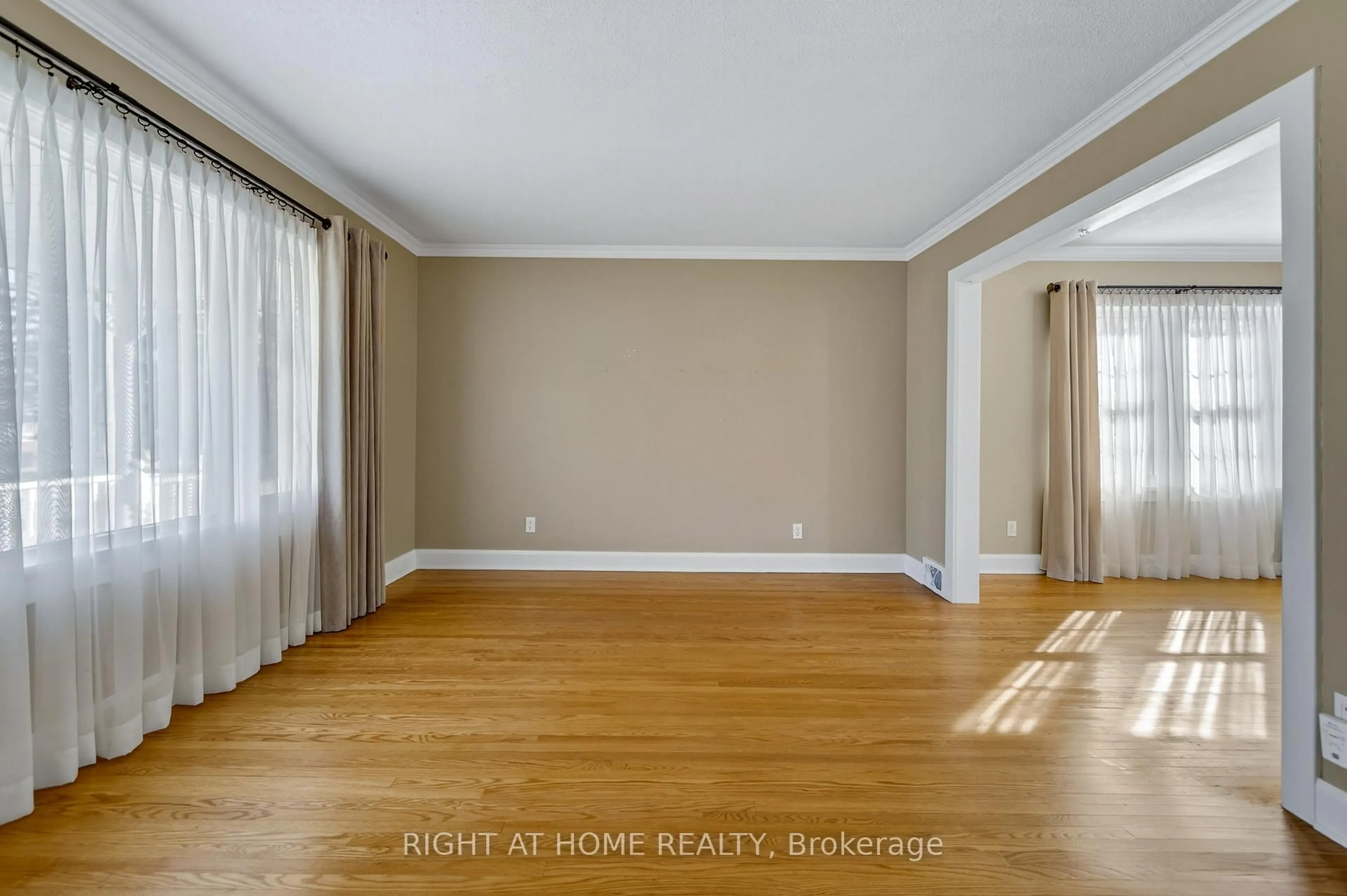 A pic of a room for 44 Newton St, Barrie Ontario L4M 3N5