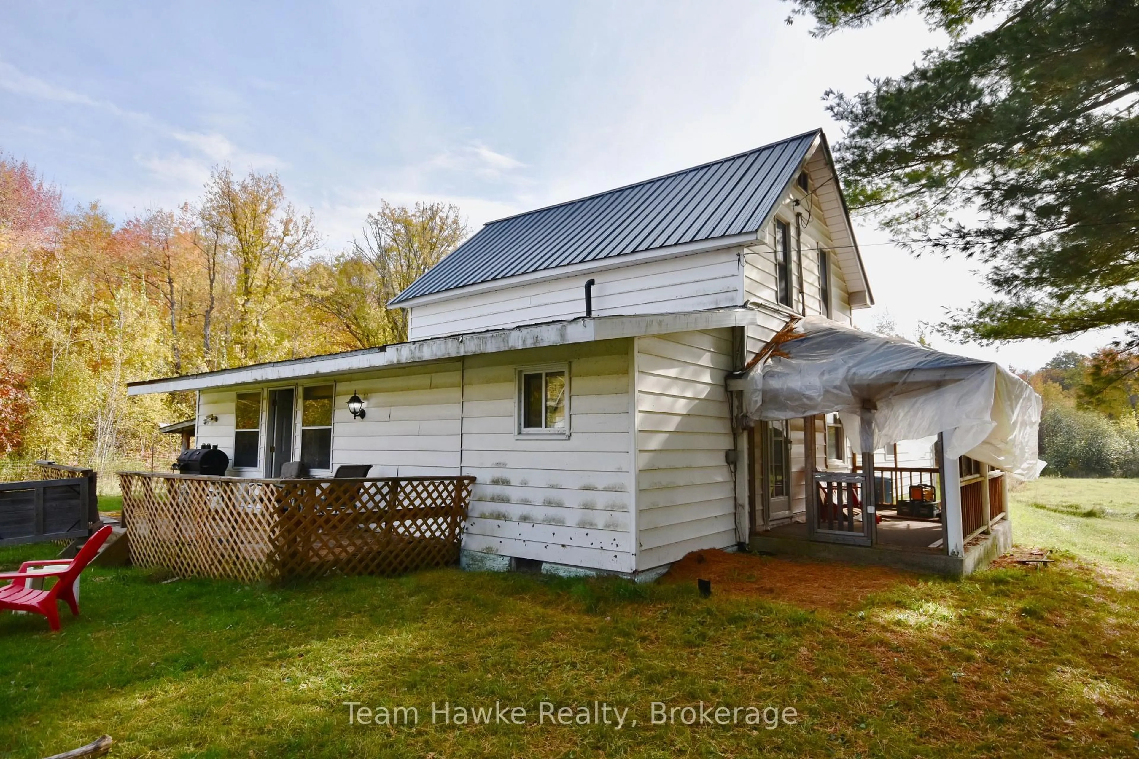 A pic from outside/outdoor area/front of a property/back of a property/a pic from drone, unknown for 2645 ST AMANT Rd, Severn Ontario L0K 1S0