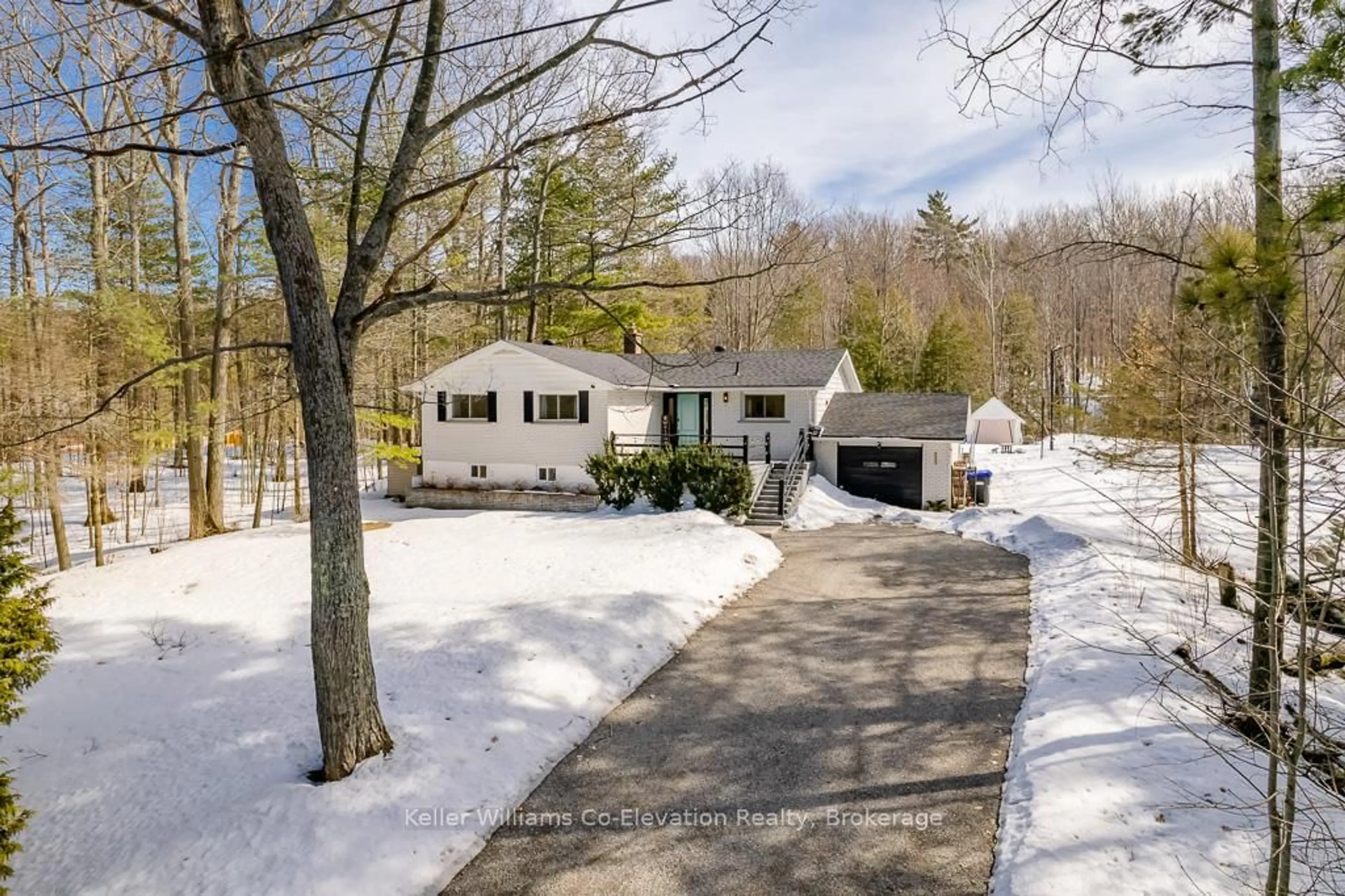 A pic from outside/outdoor area/front of a property/back of a property/a pic from drone, street for 17 Tucson Rd, Tiny Ontario L9M 0B6