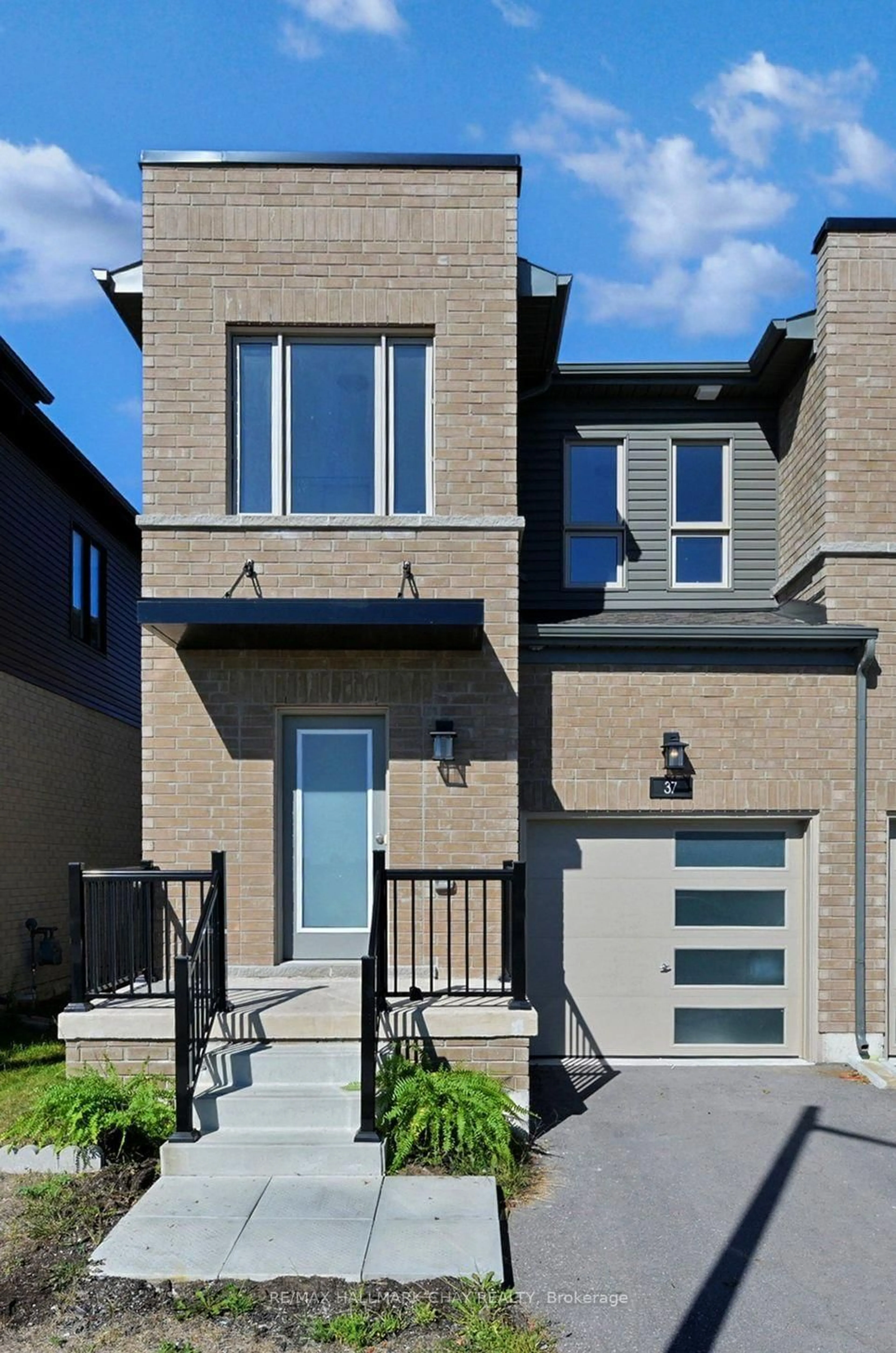 Home with brick exterior material, street for 37 Turnberry Lane, Barrie Ontario L9J 0M8