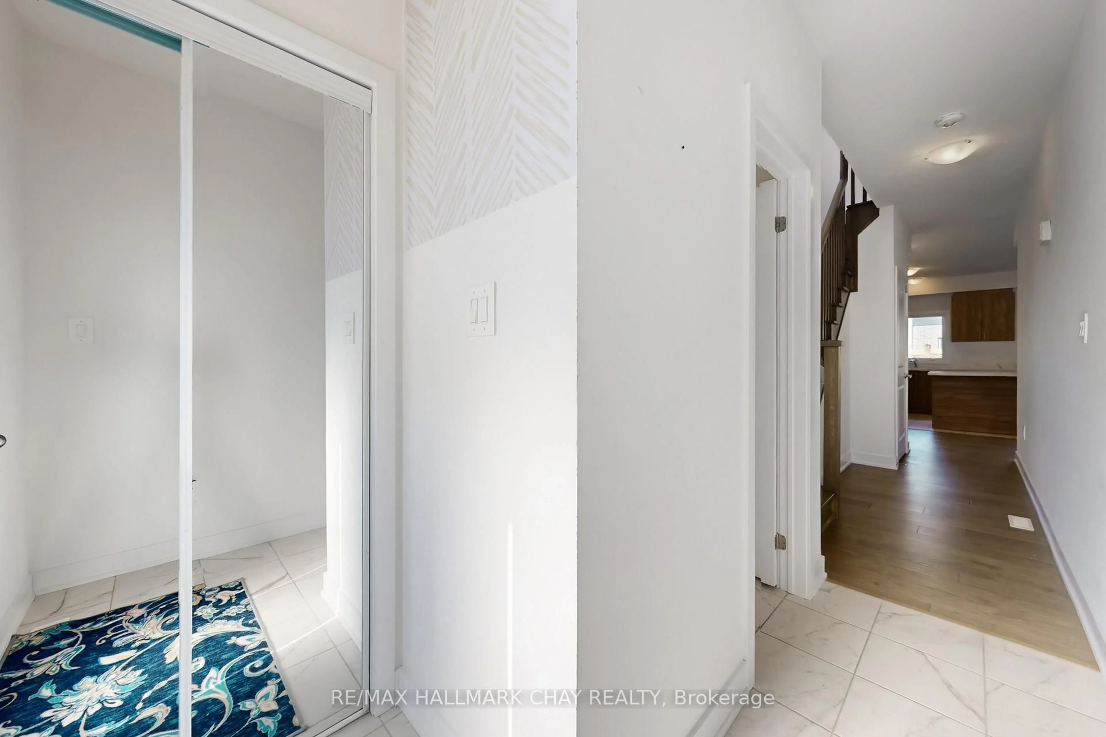 Indoor entryway for 37 Turnberry Lane, Barrie Ontario L9J 0M8