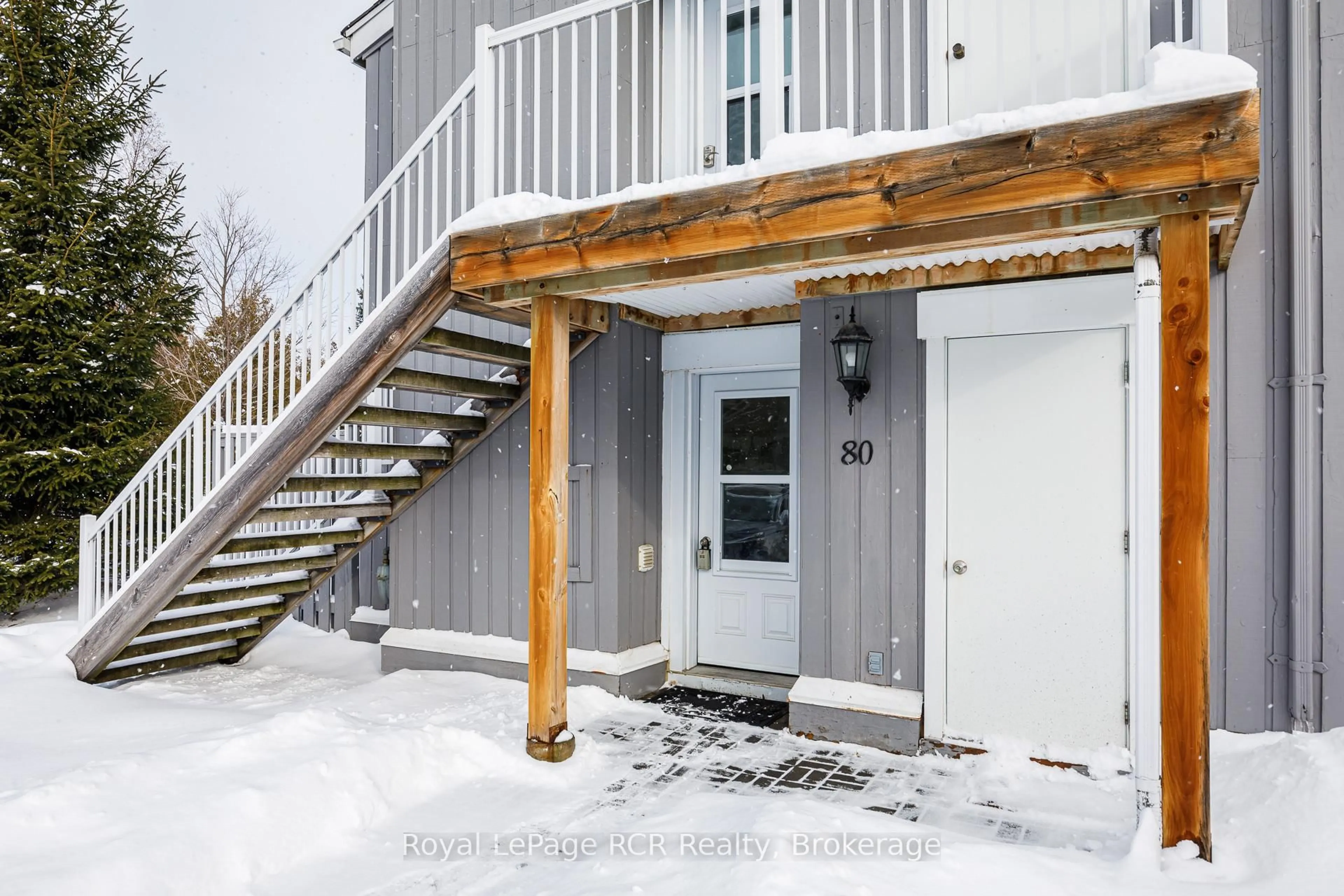 Indoor entryway for 21 Dawson Dr #80, Collingwood Ontario L9Y 5B4