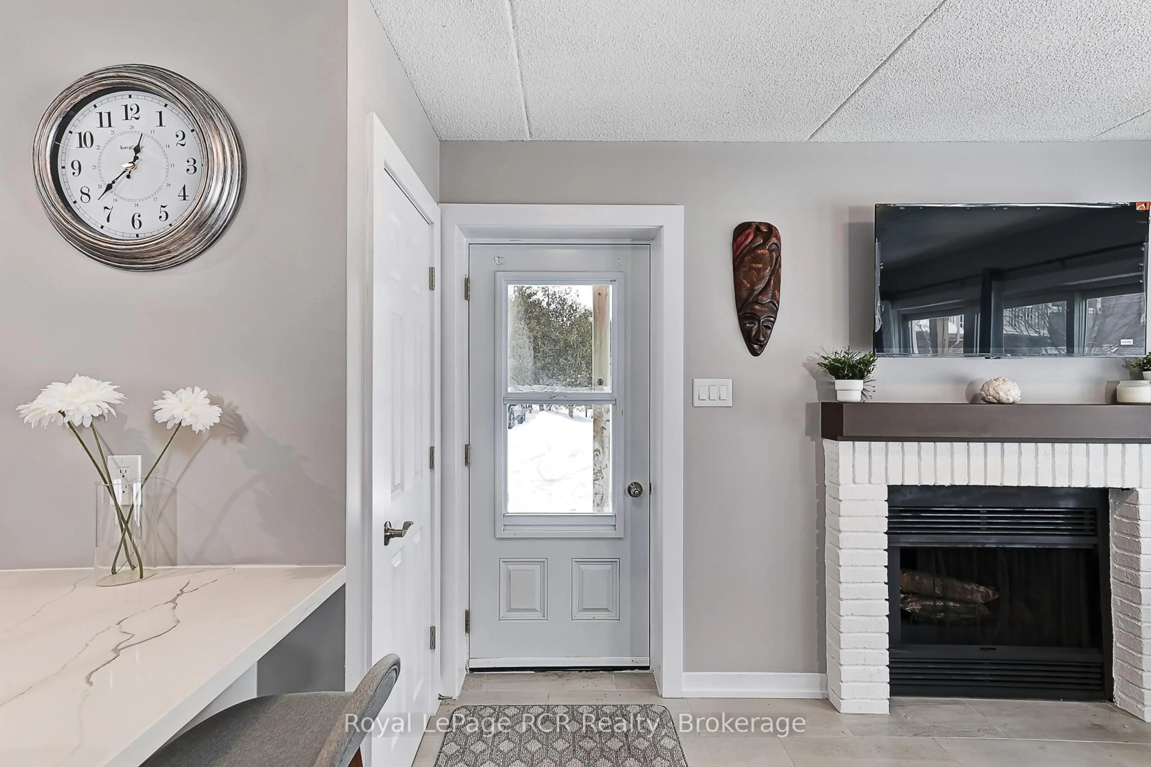 Indoor entryway for 21 Dawson Dr #80, Collingwood Ontario L9Y 5B4