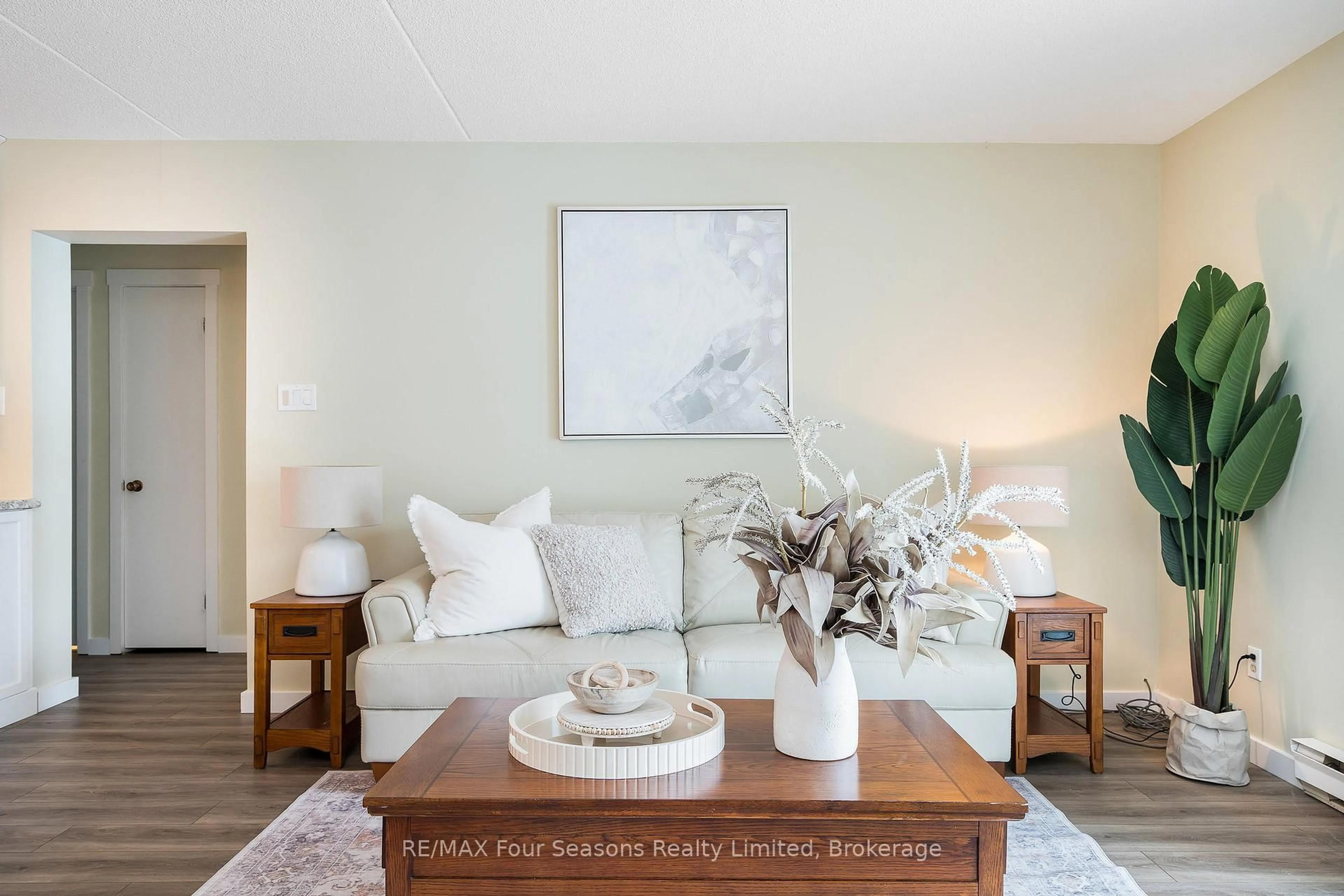 Living room with furniture, unknown for 44 Trott Blvd #25, Collingwood Ontario L9Y 5B7