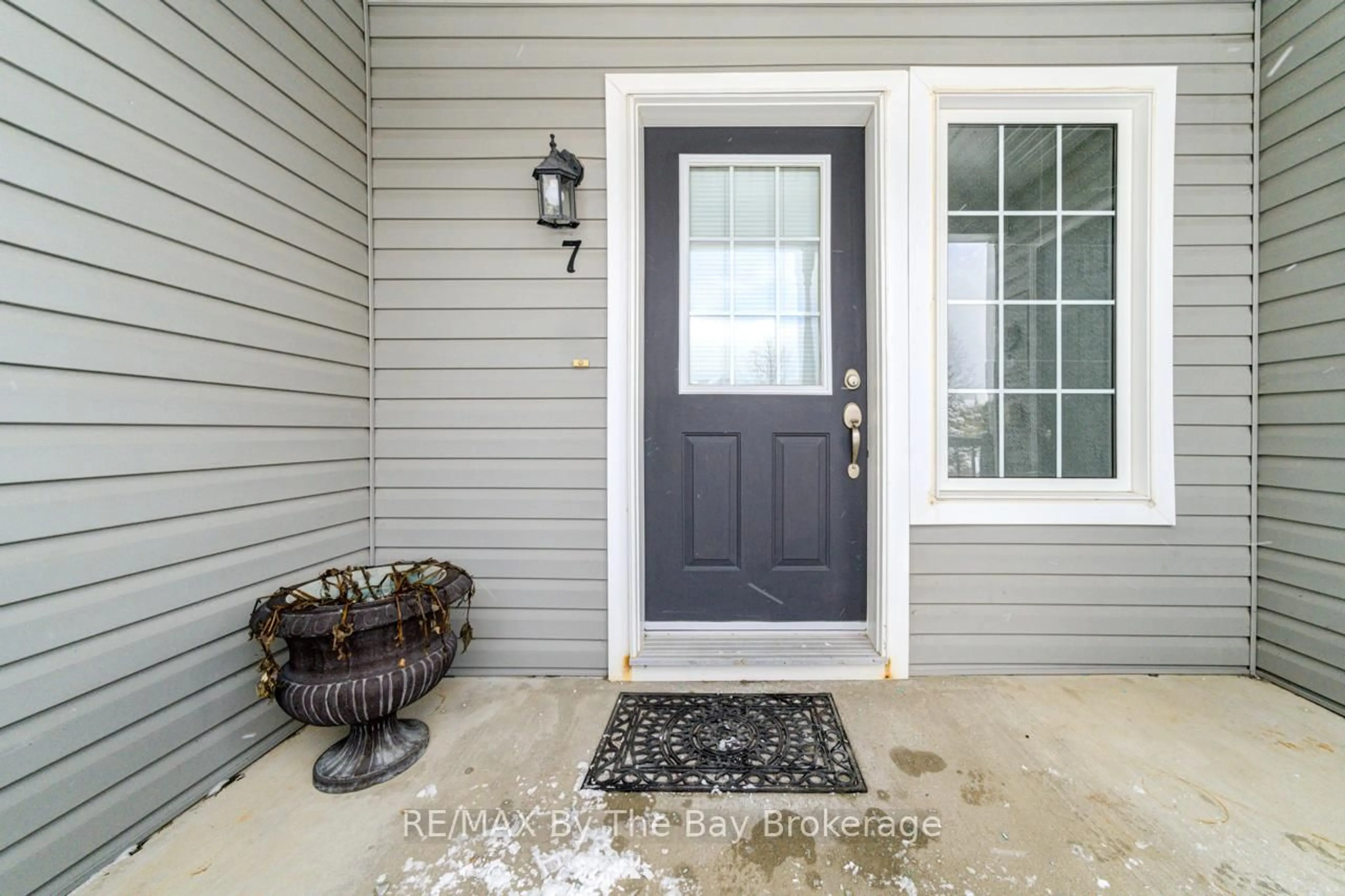 Indoor entryway for 7 Royalton Lane, Collingwood Ontario L9Y 5K4