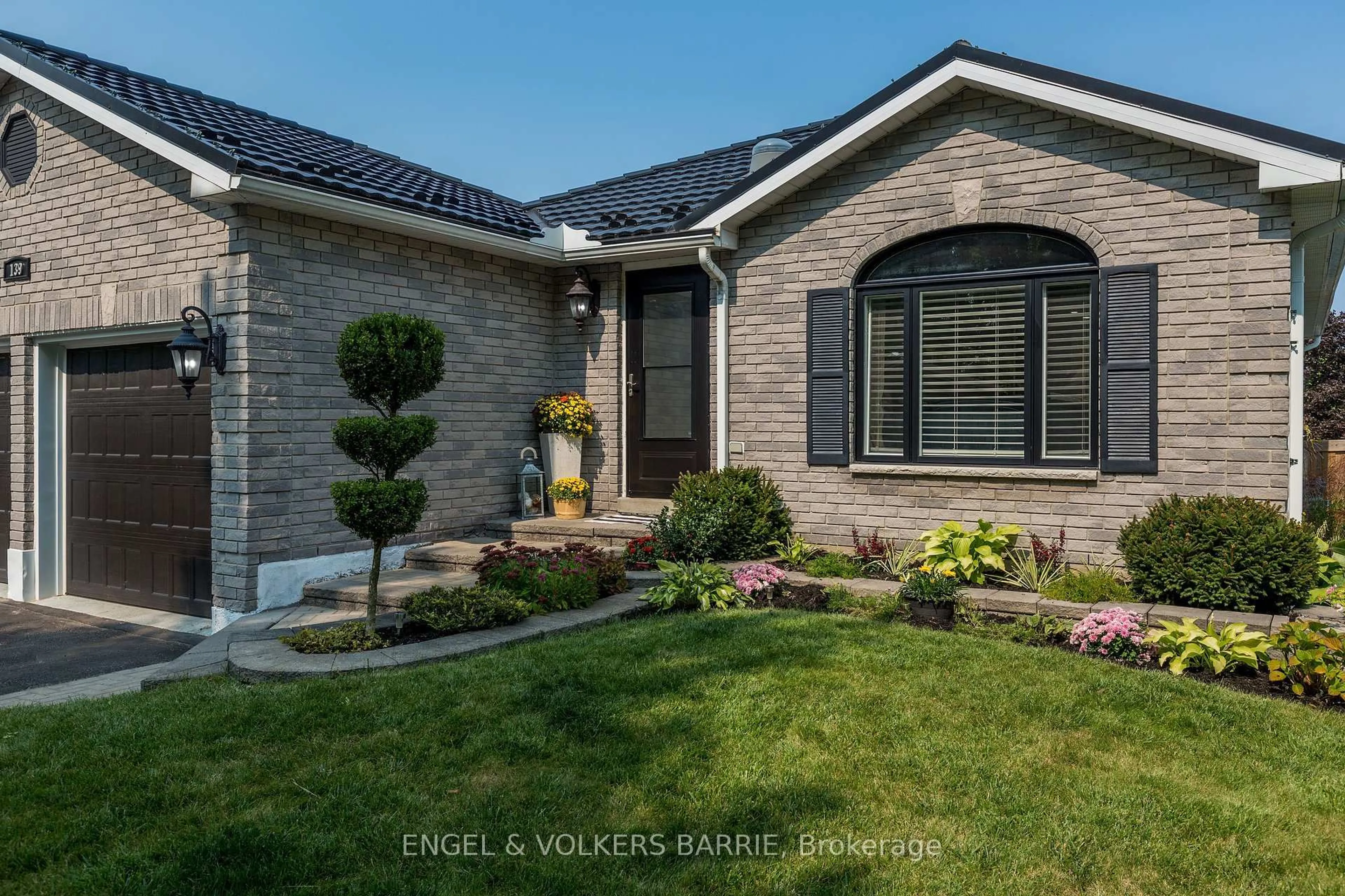 Home with brick exterior material, street for 139 Columbia Rd, Barrie Ontario L4N 8E3