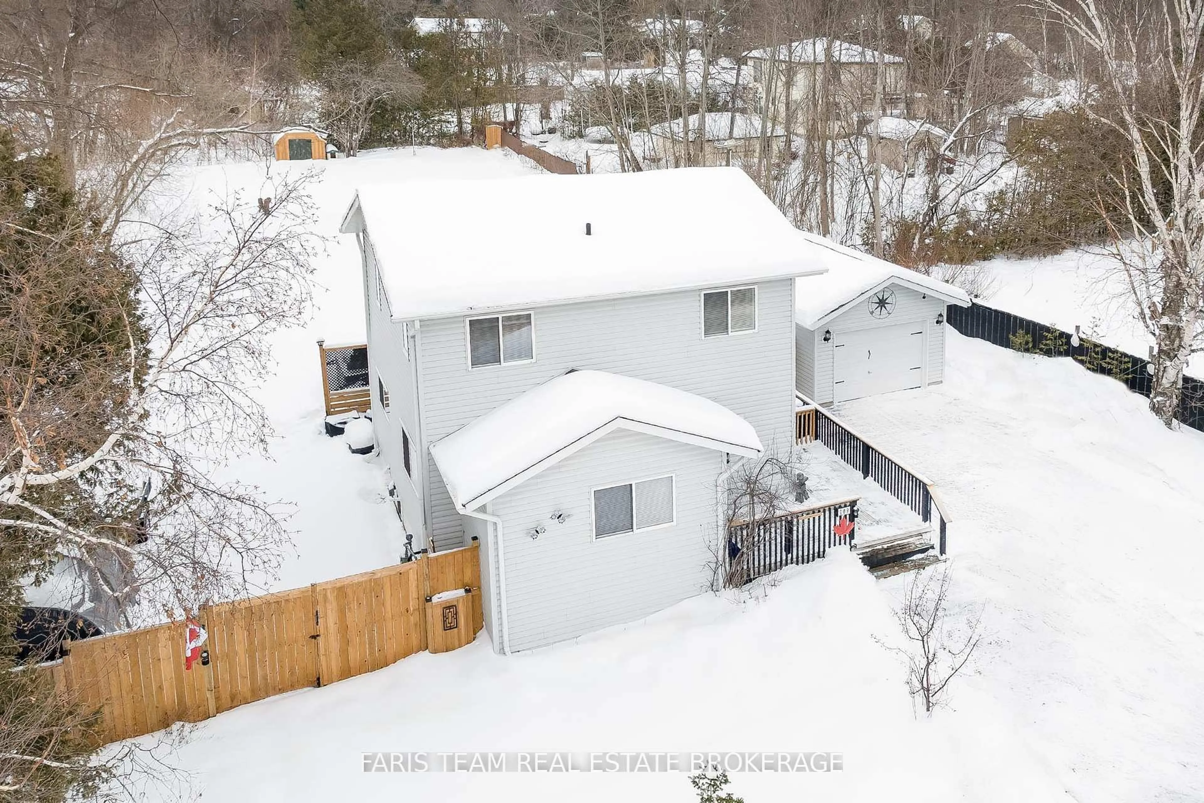 A pic from outside/outdoor area/front of a property/back of a property/a pic from drone, unknown for 109 Ellen St, Tay Ontario L0K 2A0