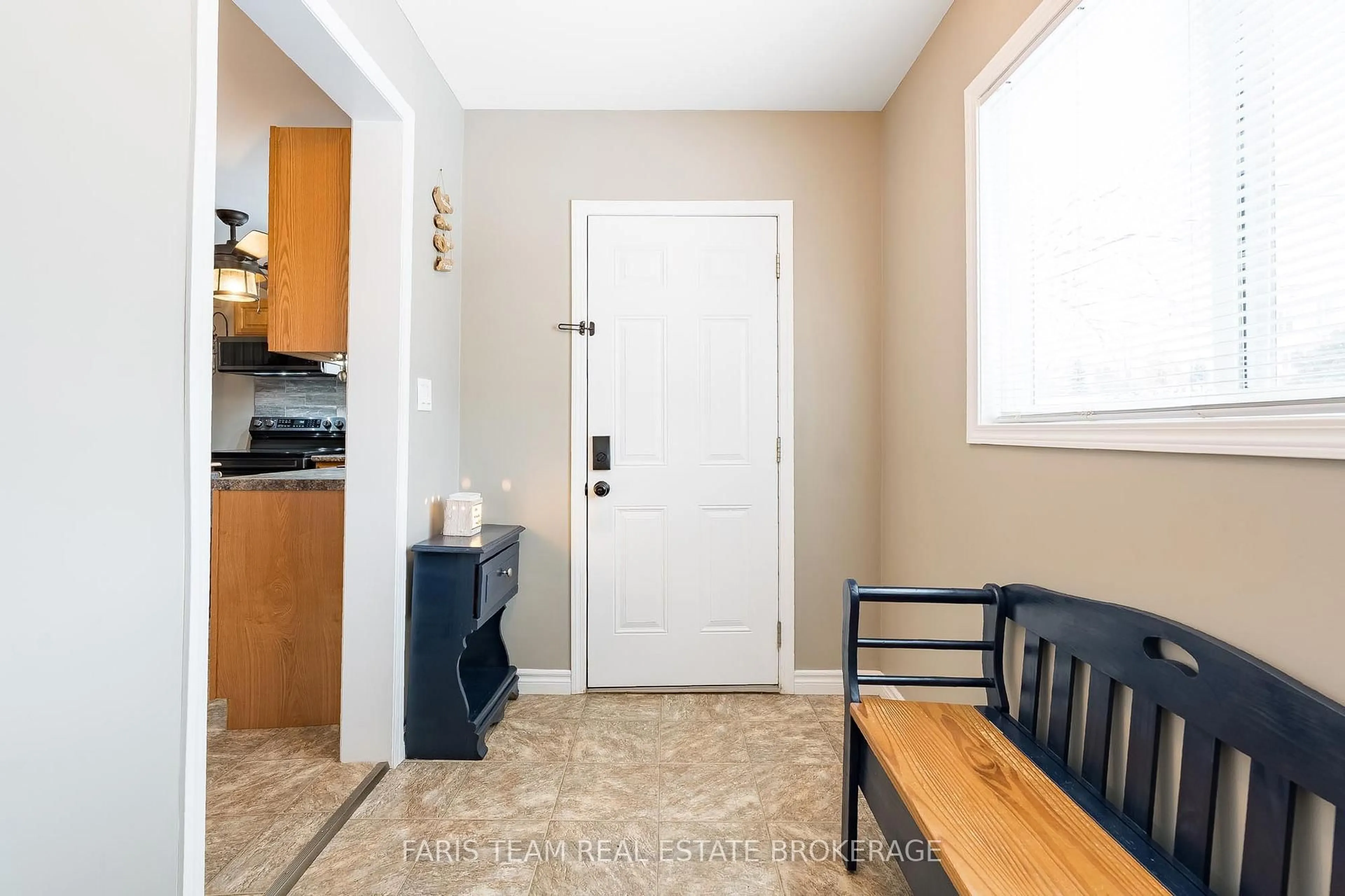 Indoor entryway for 109 Ellen St, Tay Ontario L0K 2A0