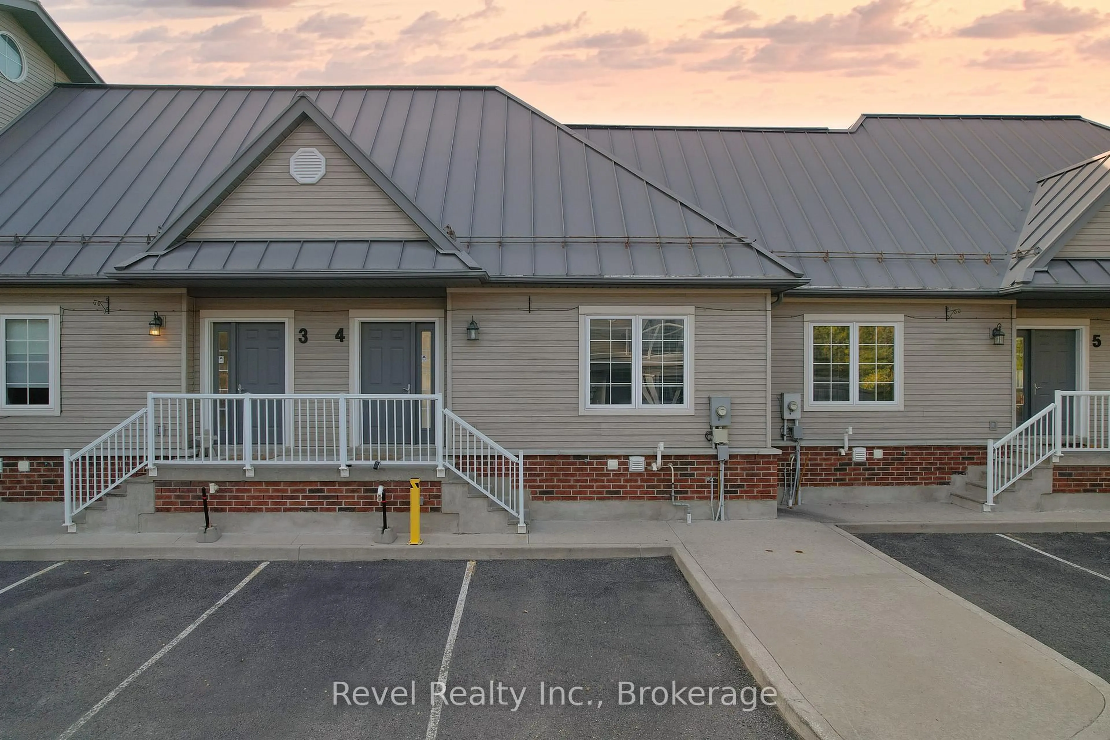 A pic from outside/outdoor area/front of a property/back of a property/a pic from drone, building for 64 River Rd #4, Wasaga Beach Ontario L9Z 2L1