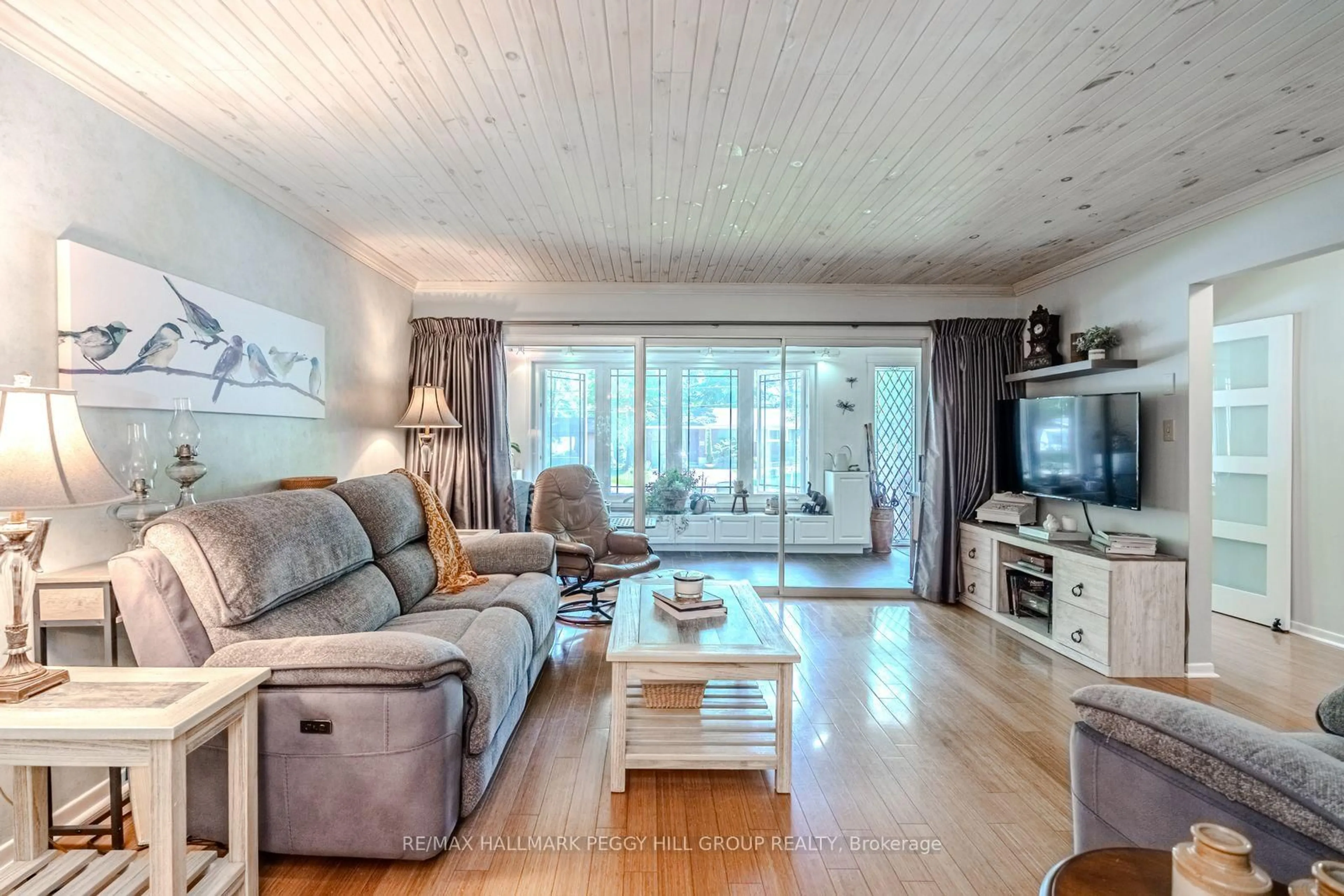 Living room with furniture, unknown for 828 Dominion Ave, Midland Ontario L4R 1S7