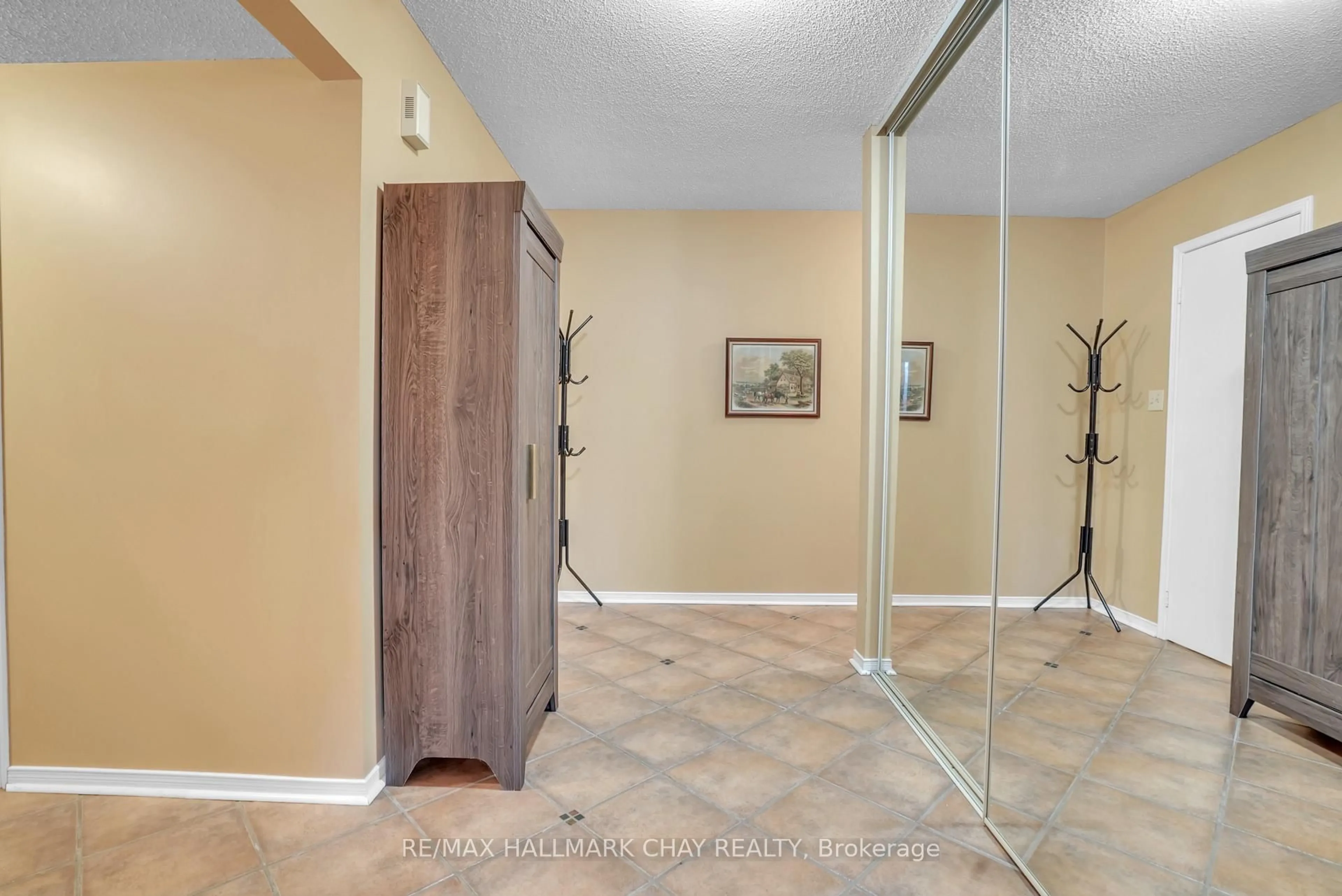 Unknown for 502 Essa Rd #14, Barrie Ontario L4N 7L4