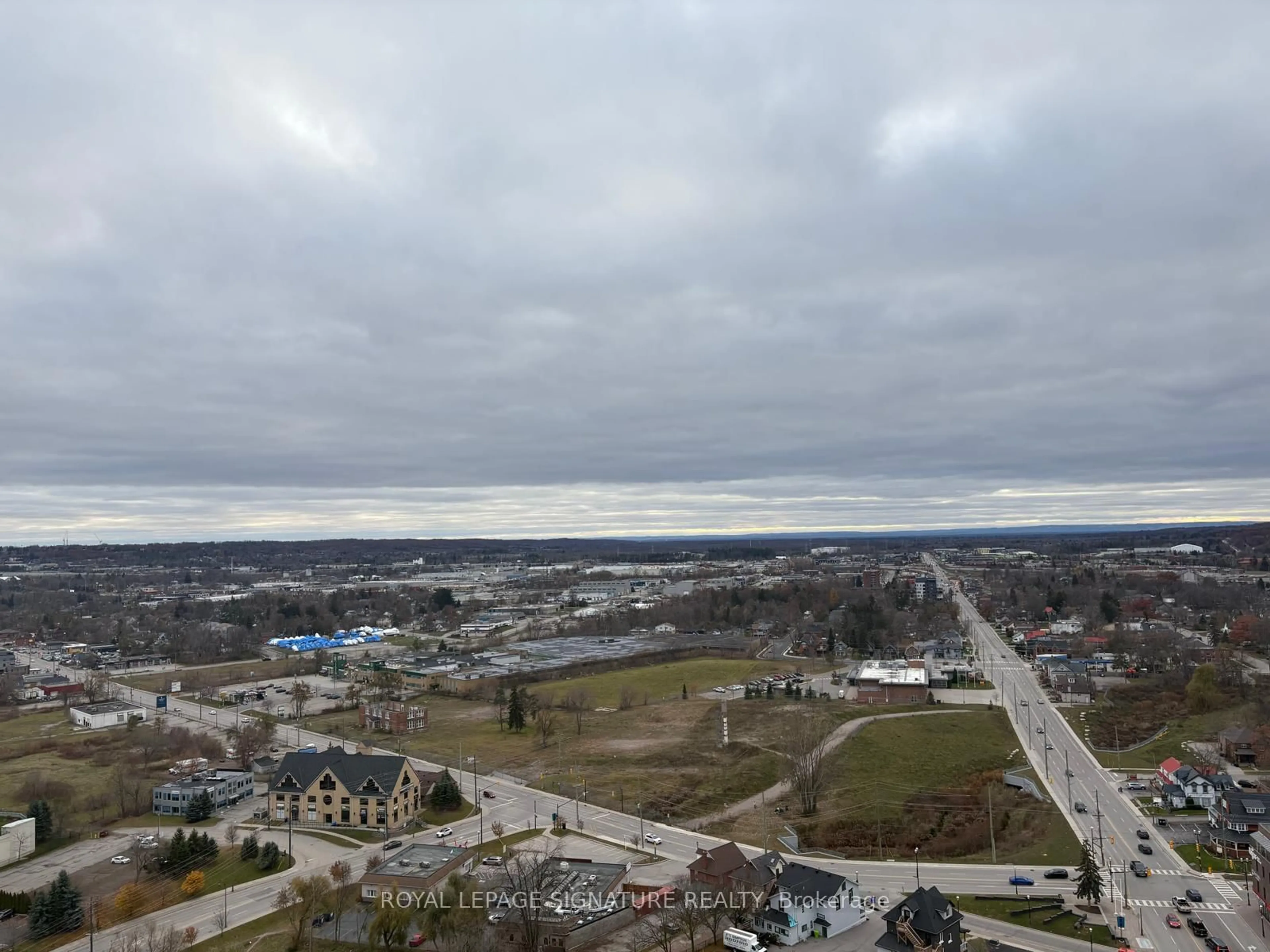 A pic from outside/outdoor area/front of a property/back of a property/a pic from drone, mountain view for 39 Mary St #2201, Barrie Ontario L4N 1S9