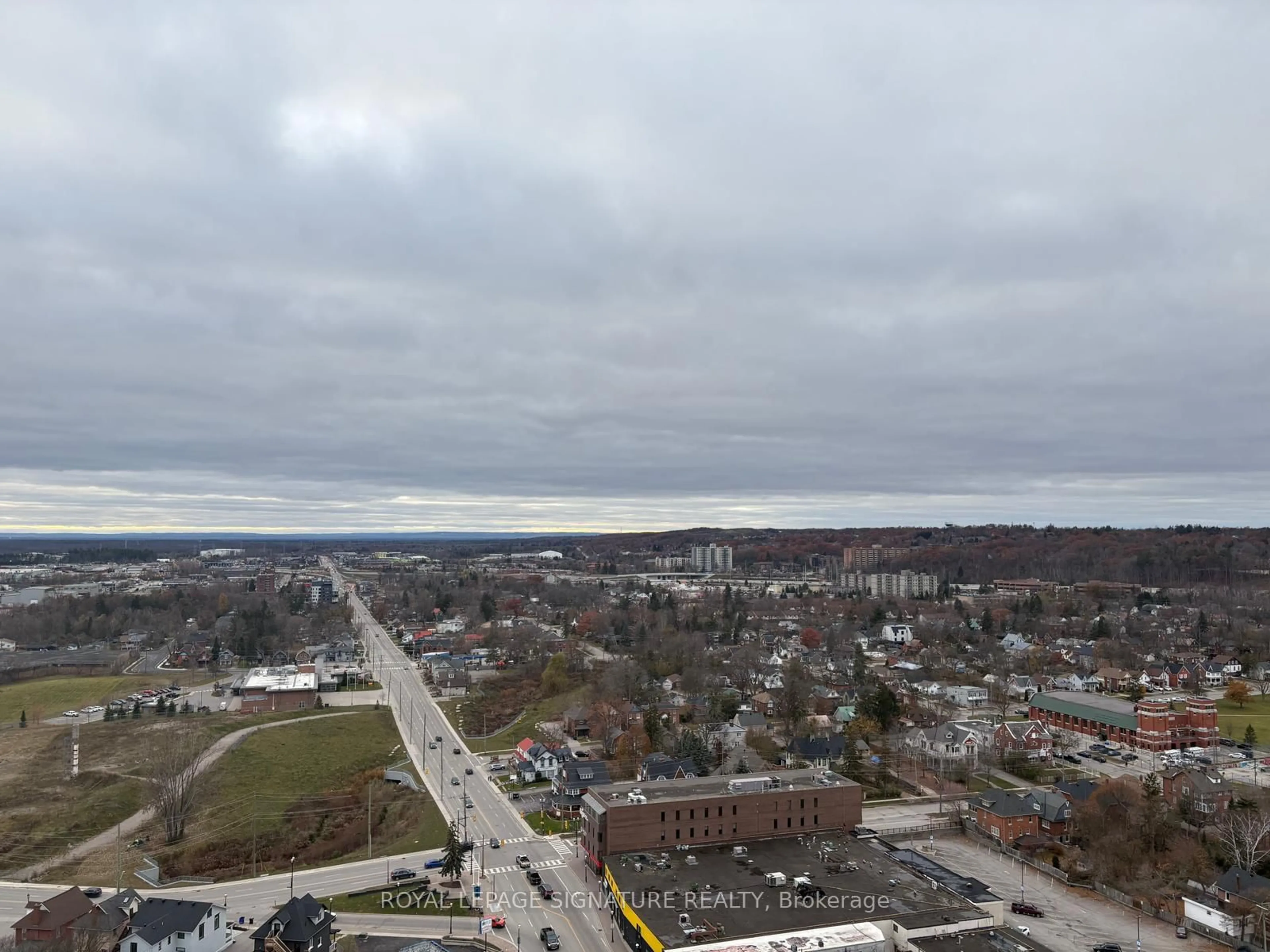 A pic from outside/outdoor area/front of a property/back of a property/a pic from drone, unknown for 39 Mary St #2201, Barrie Ontario L4N 1S9