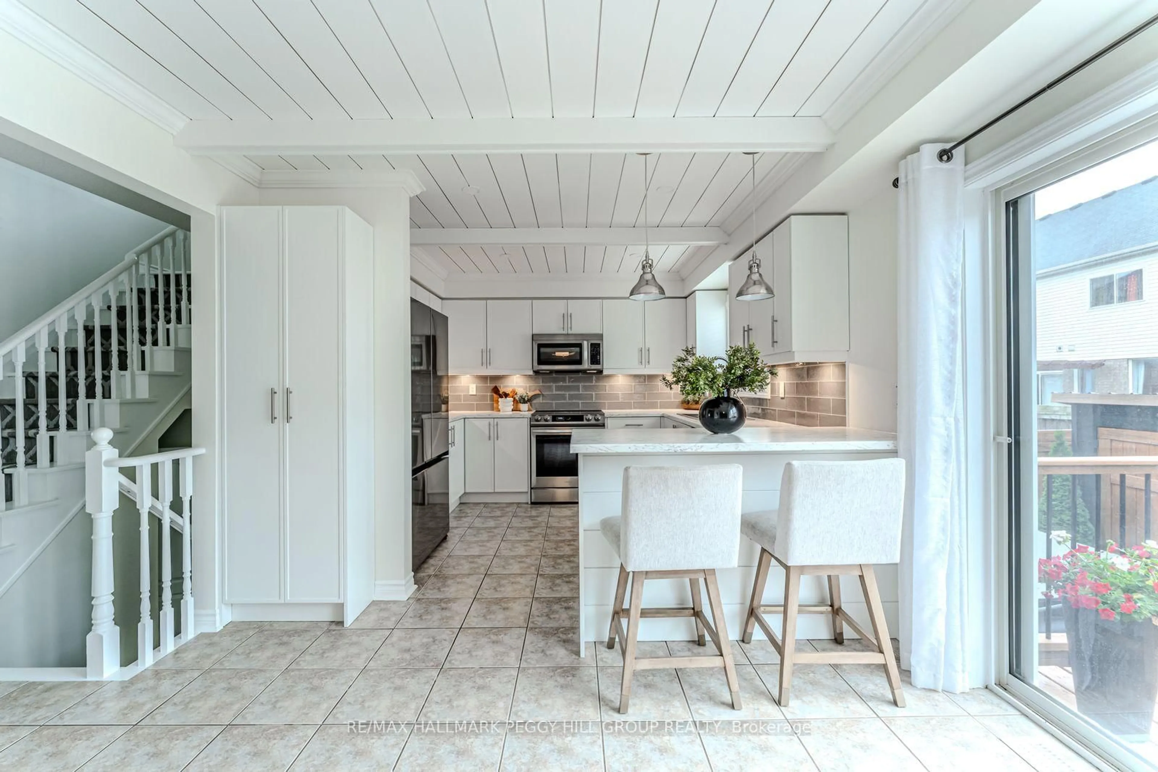 Open concept kitchen, ceramic/tile floor for 14 Regina Rd, Barrie Ontario L4M 7J1