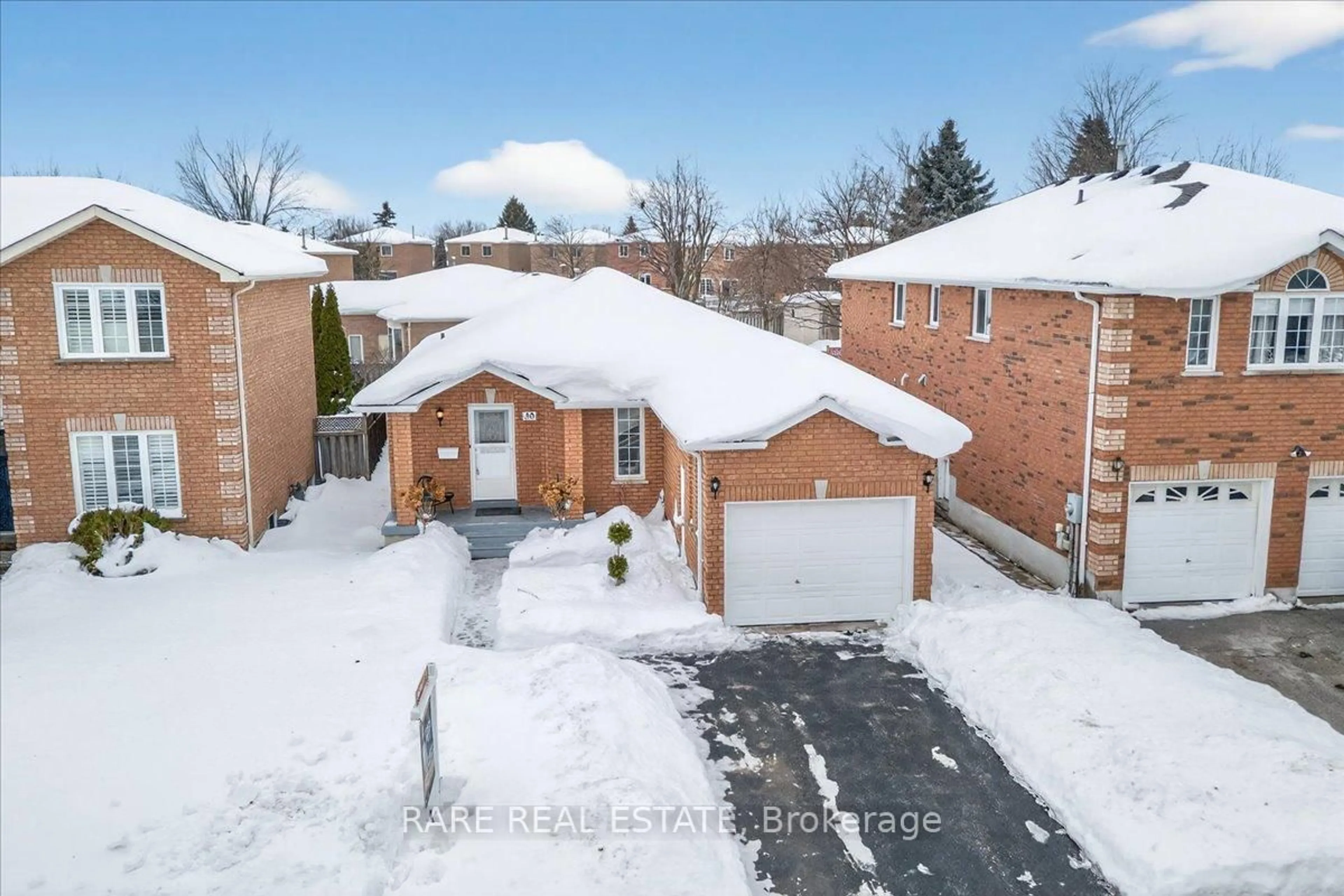 A pic from outside/outdoor area/front of a property/back of a property/a pic from drone, street for 30 Mcveigh Dr, Barrie Ontario L4N 7E3
