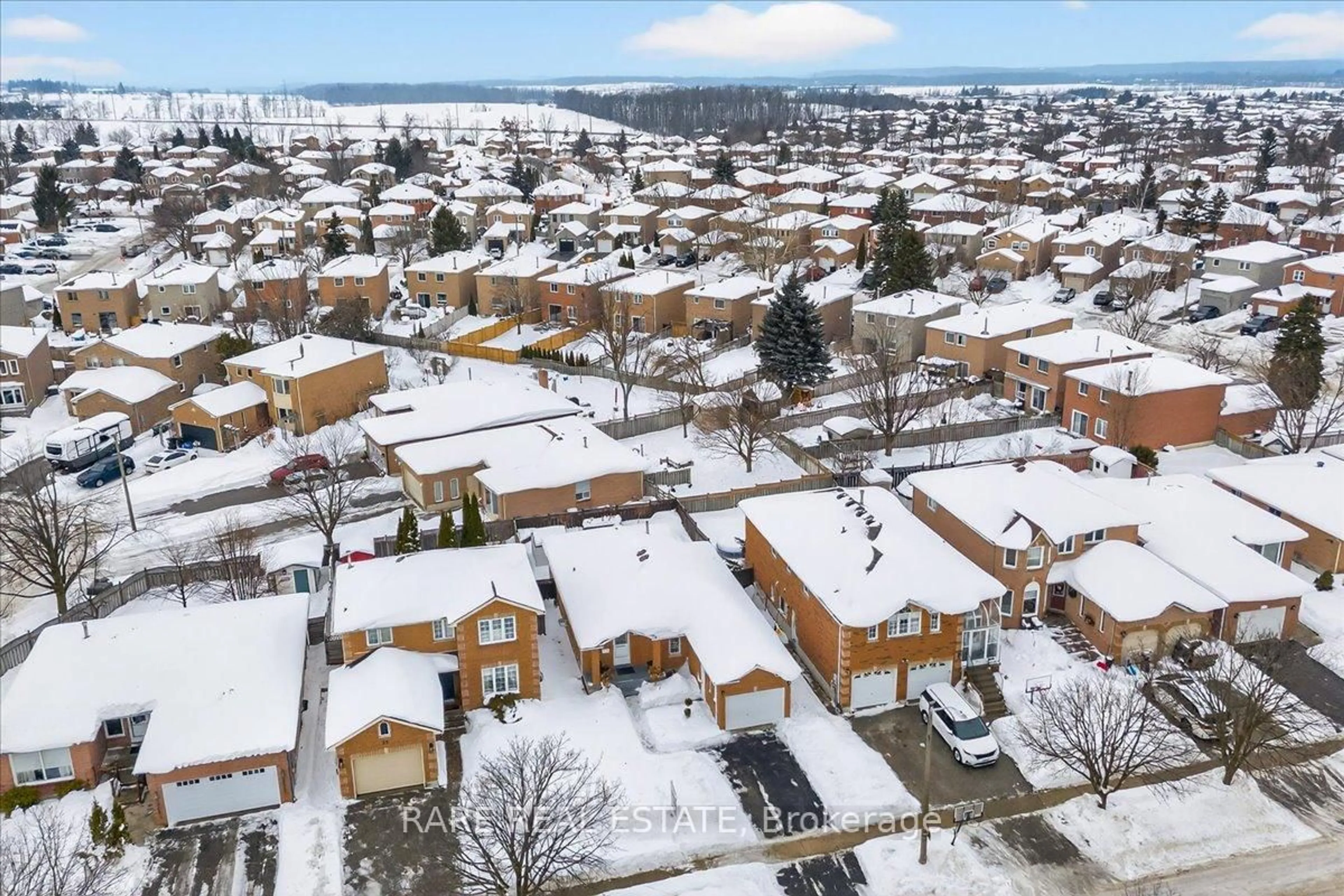 A pic from outside/outdoor area/front of a property/back of a property/a pic from drone, street for 30 Mcveigh Dr, Barrie Ontario L4N 7E3