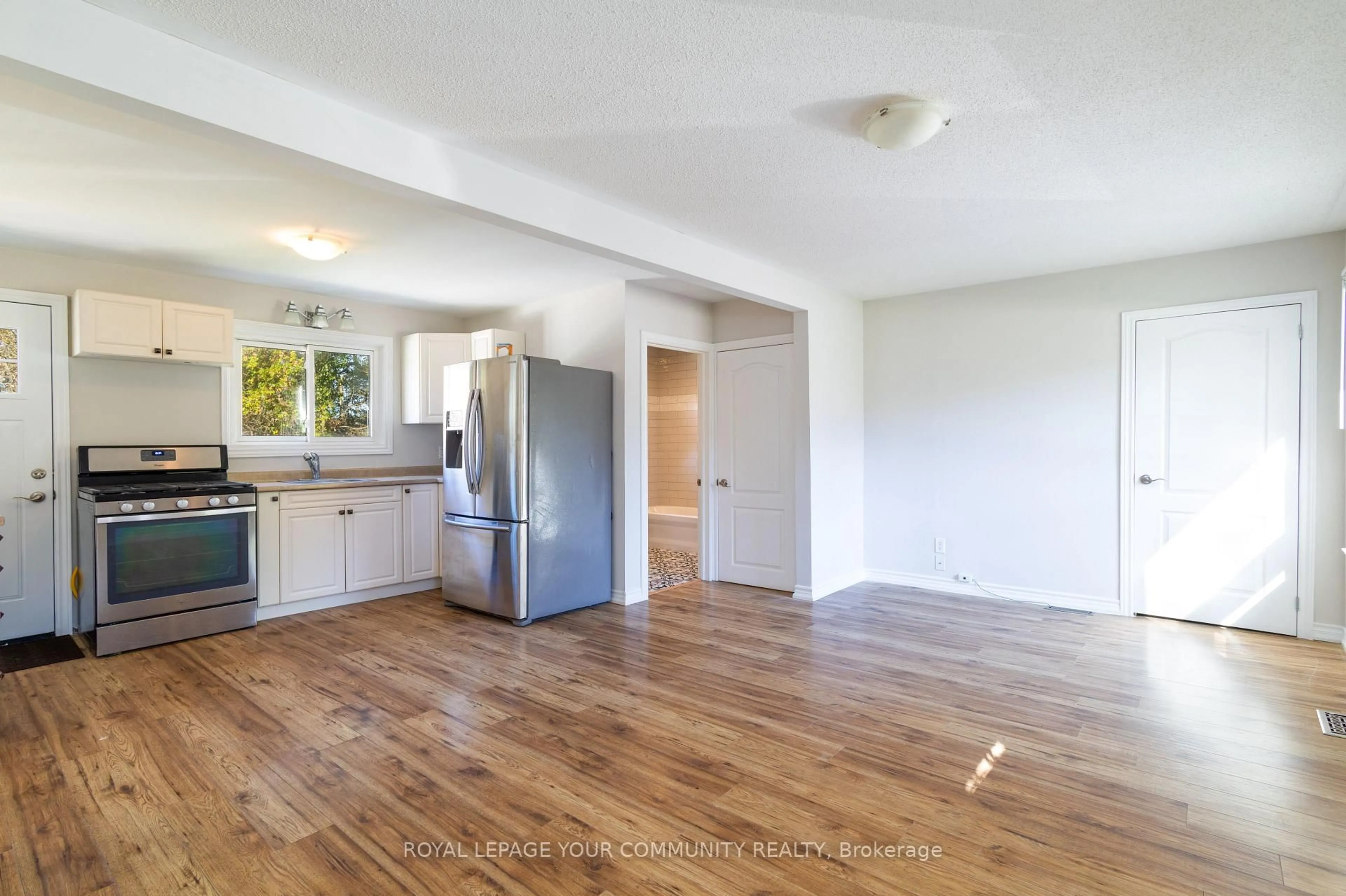 Open concept kitchen, unknown for 210 Cox Mill Rd, Barrie Ontario L4N 4G5