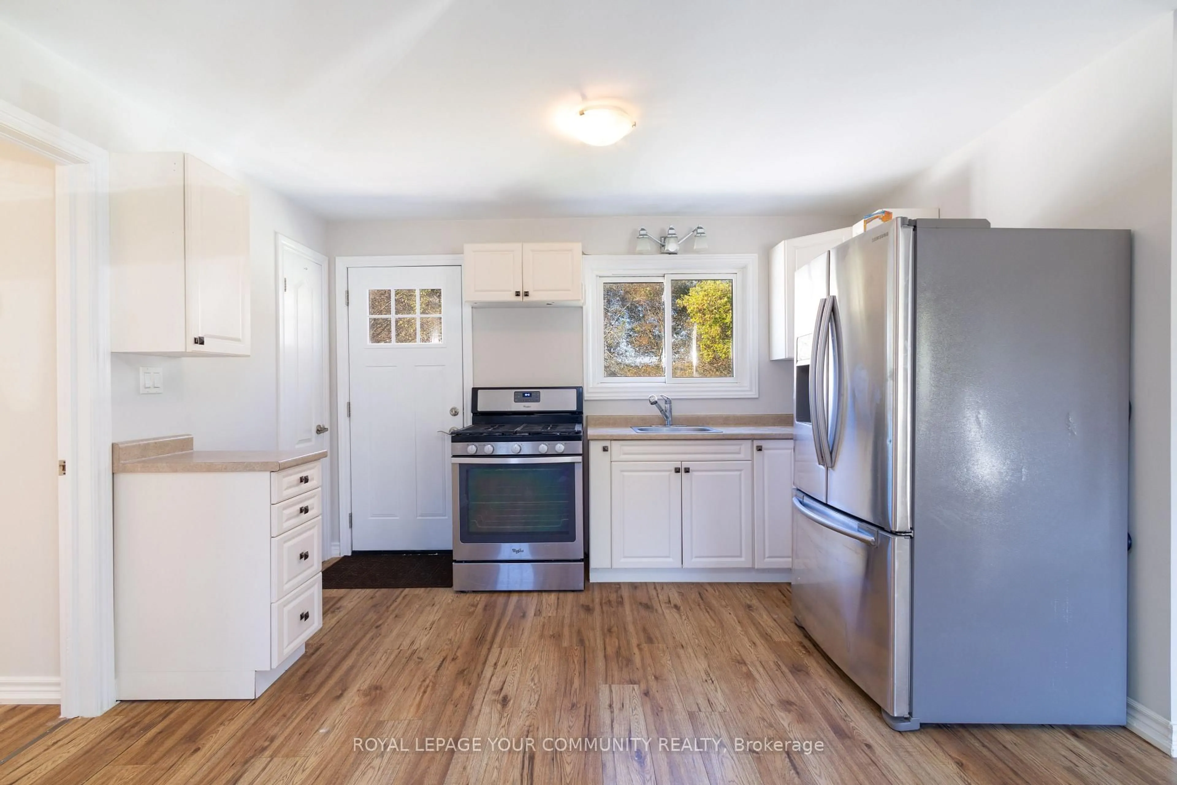 Standard kitchen, unknown for 210 Cox Mill Rd, Barrie Ontario L4N 4G5