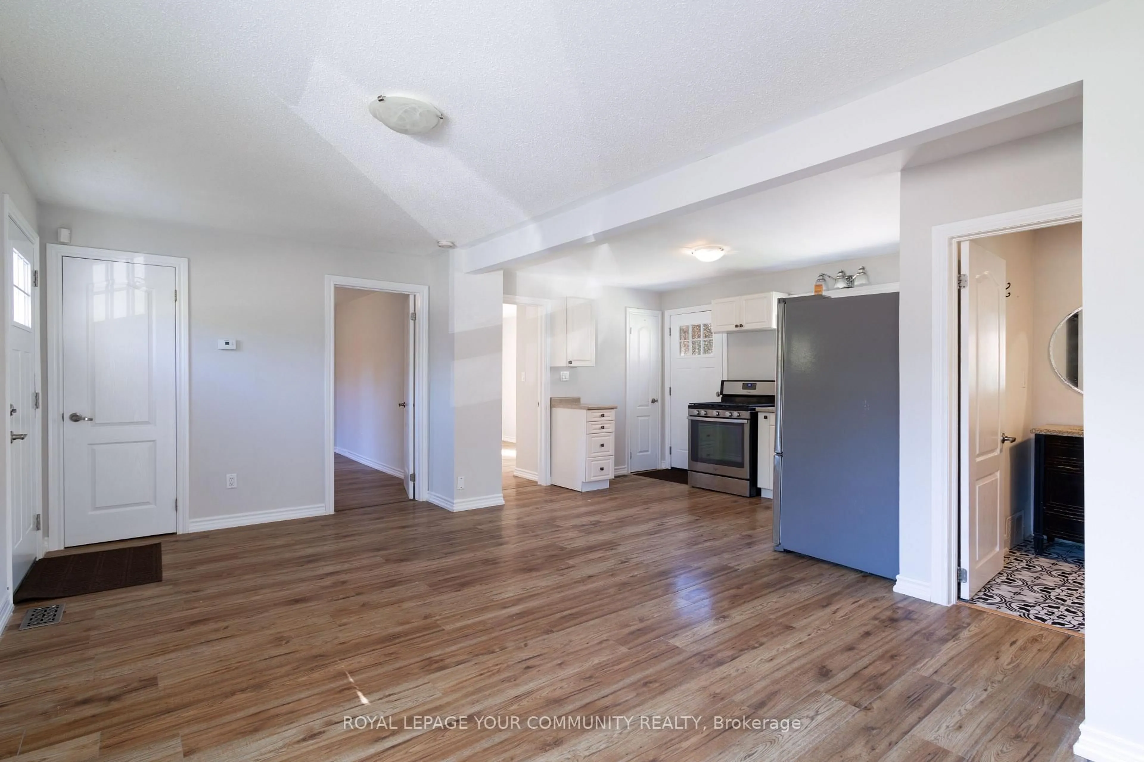 A pic of a room for 210 Cox Mill Rd, Barrie Ontario L4N 4G5