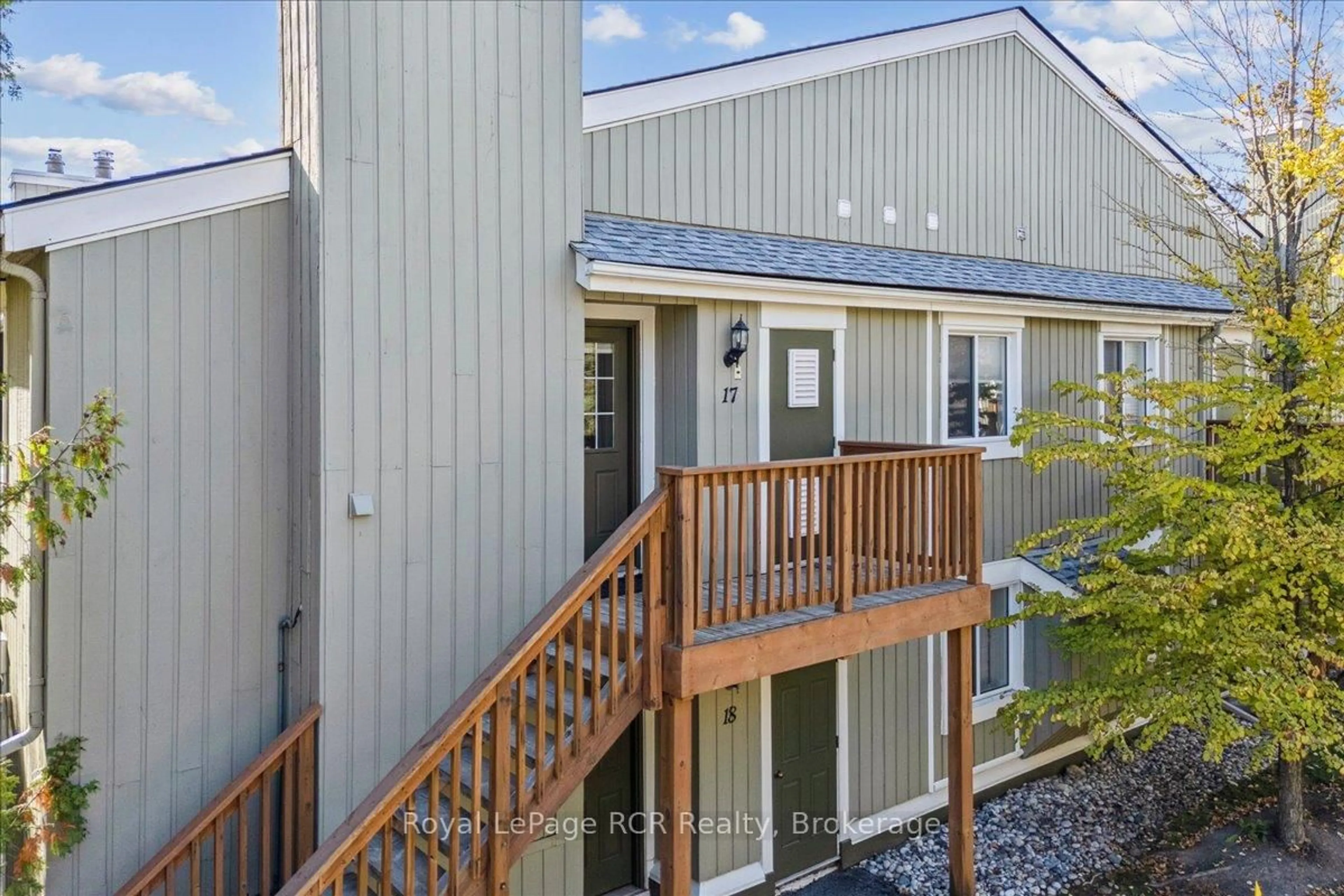 A pic from outside/outdoor area/front of a property/back of a property/a pic from drone, unknown for 15 Dawson Dr #17, Collingwood Ontario L9Y 5B4