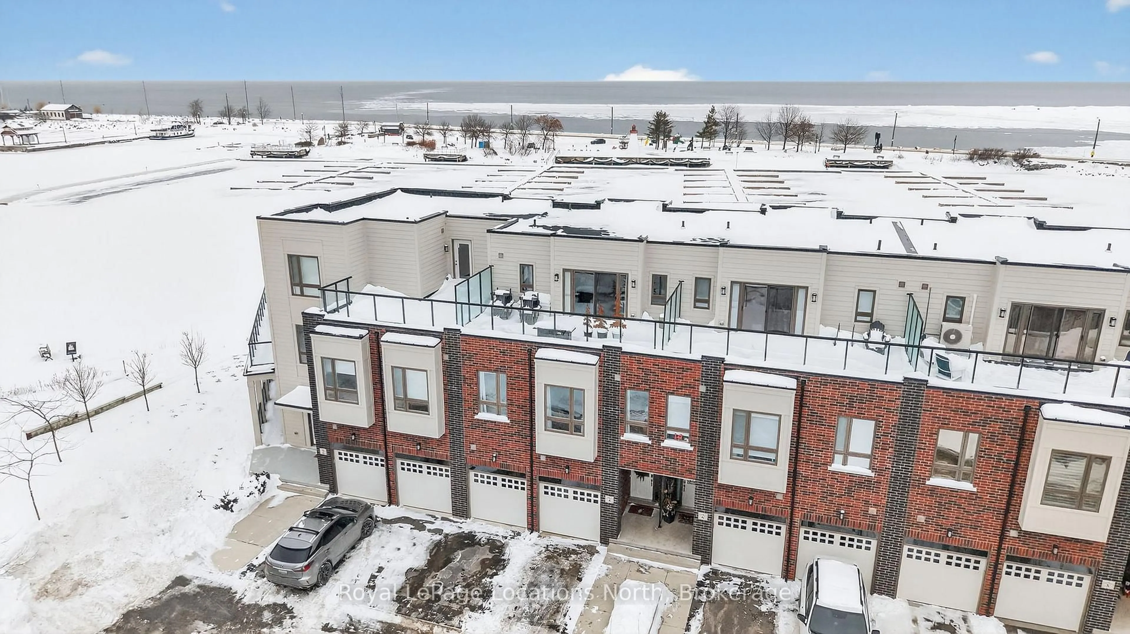 A pic from outside/outdoor area/front of a property/back of a property/a pic from drone, city buildings view from balcony for 4 Huronic Crt, Collingwood Ontario L9Y 5L6