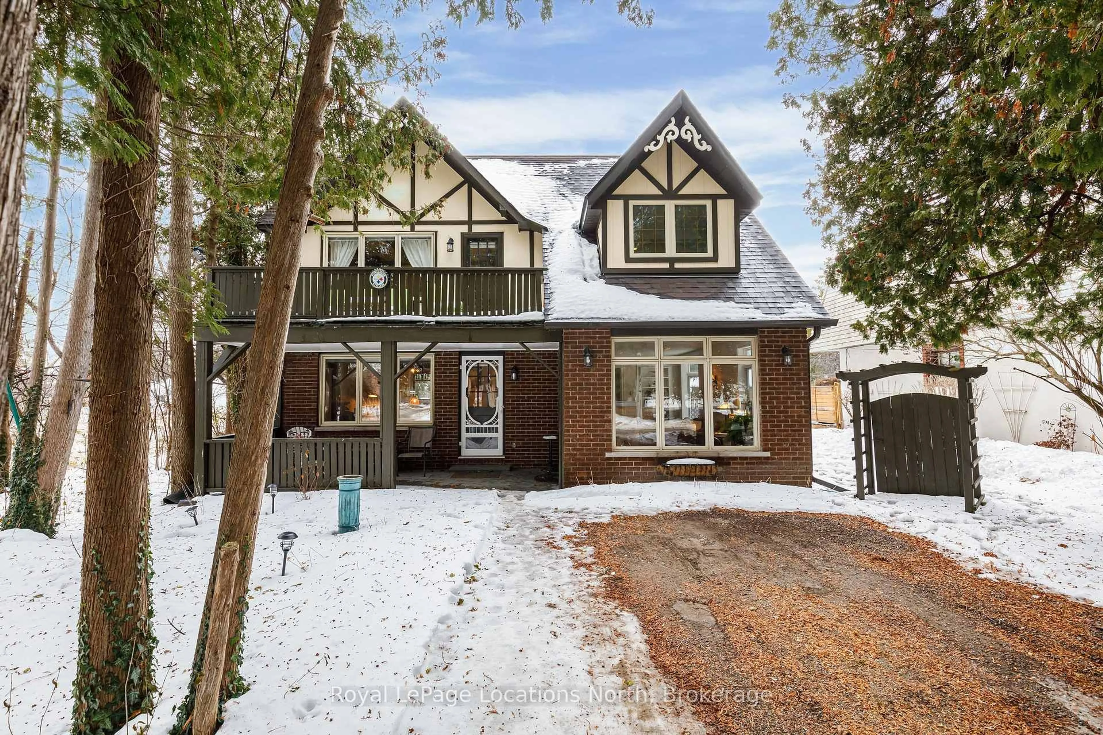 Home with brick exterior material, street for 2 Sunset Crt, Collingwood Ontario L9Y 4Y3