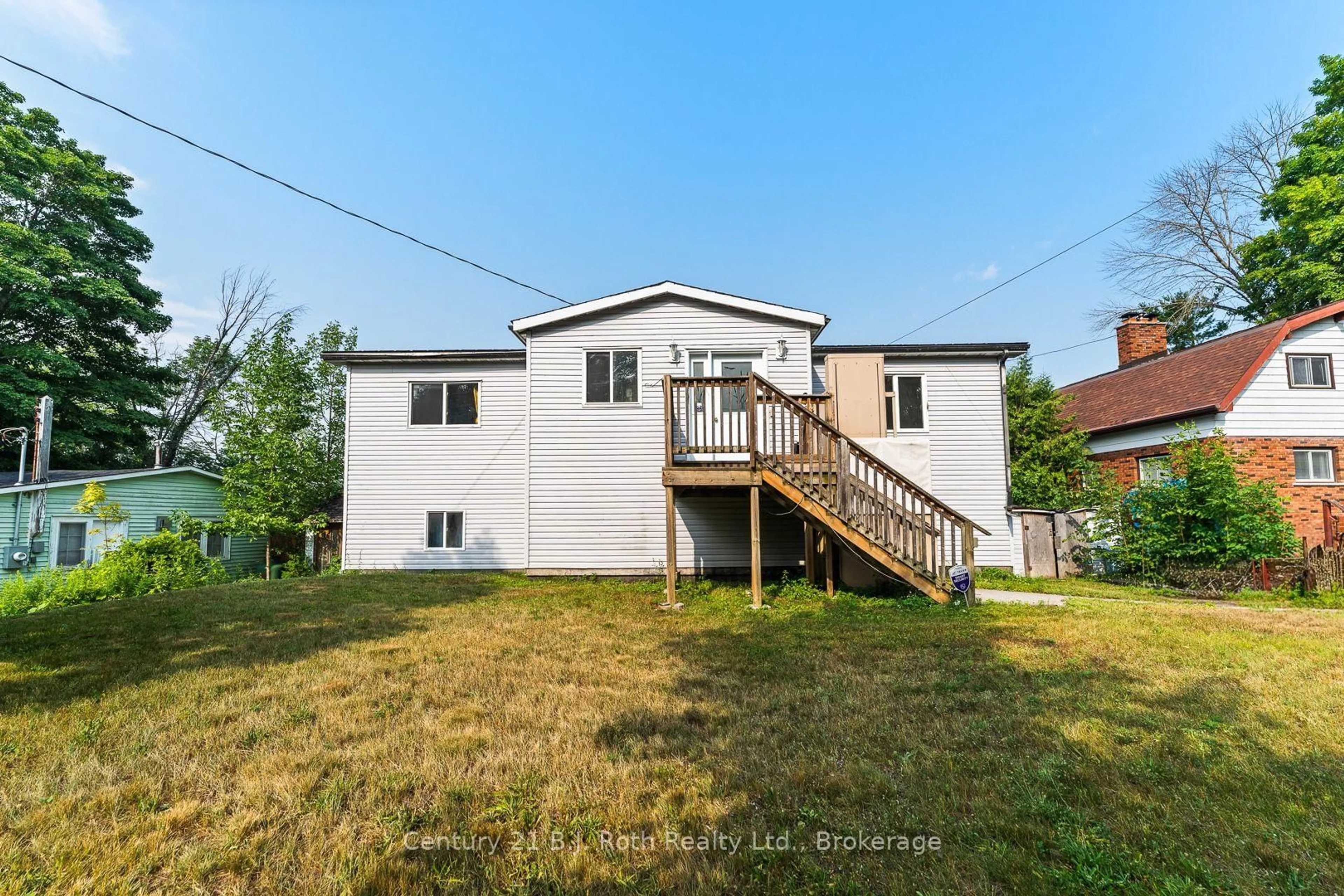 A pic from outside/outdoor area/front of a property/back of a property/a pic from drone, building for 3338 Cox Dr, Severn Ontario L0K 2B0