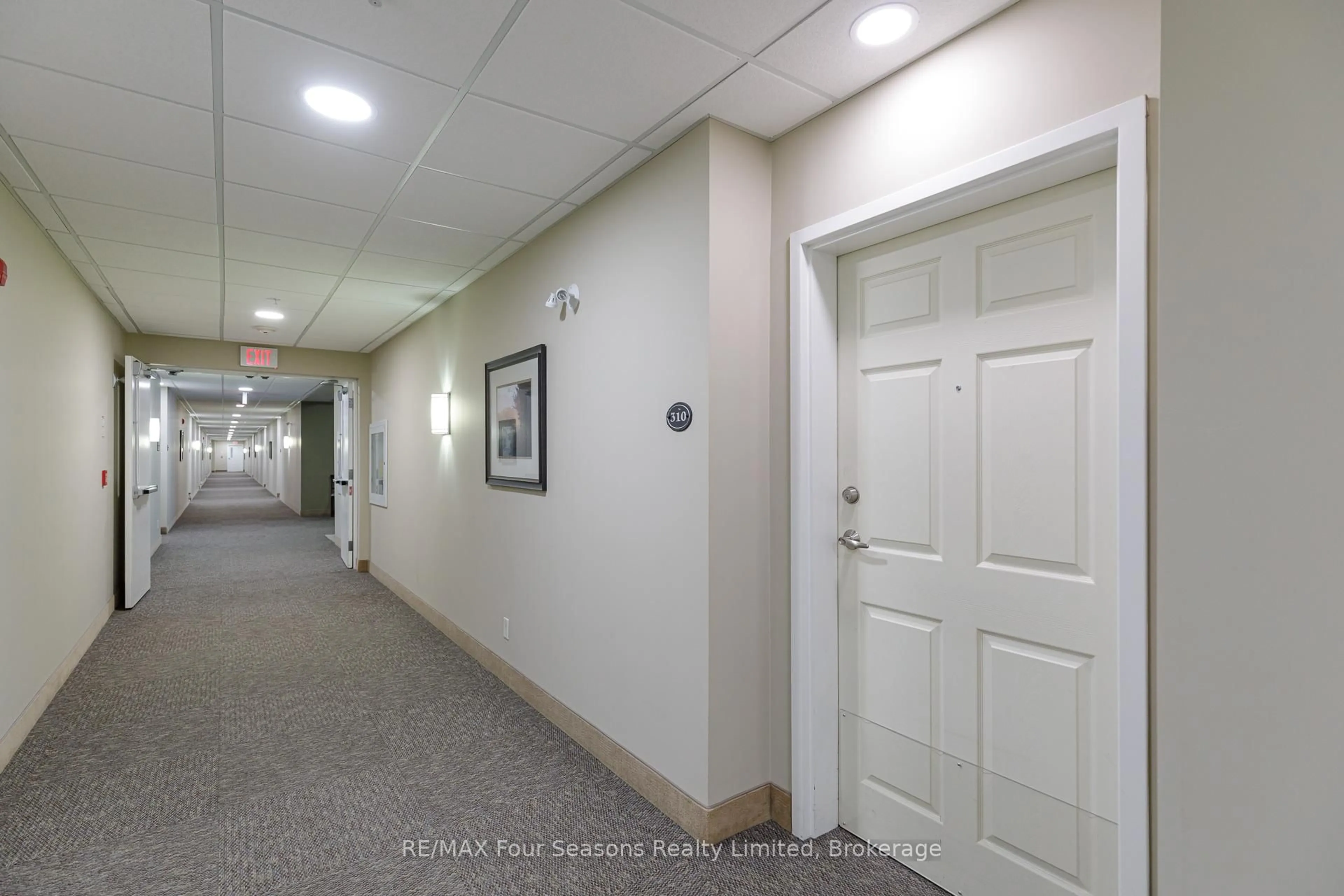 Indoor foyer for 91 RAGLAN St #310, Collingwood Ontario L9Y 0B2