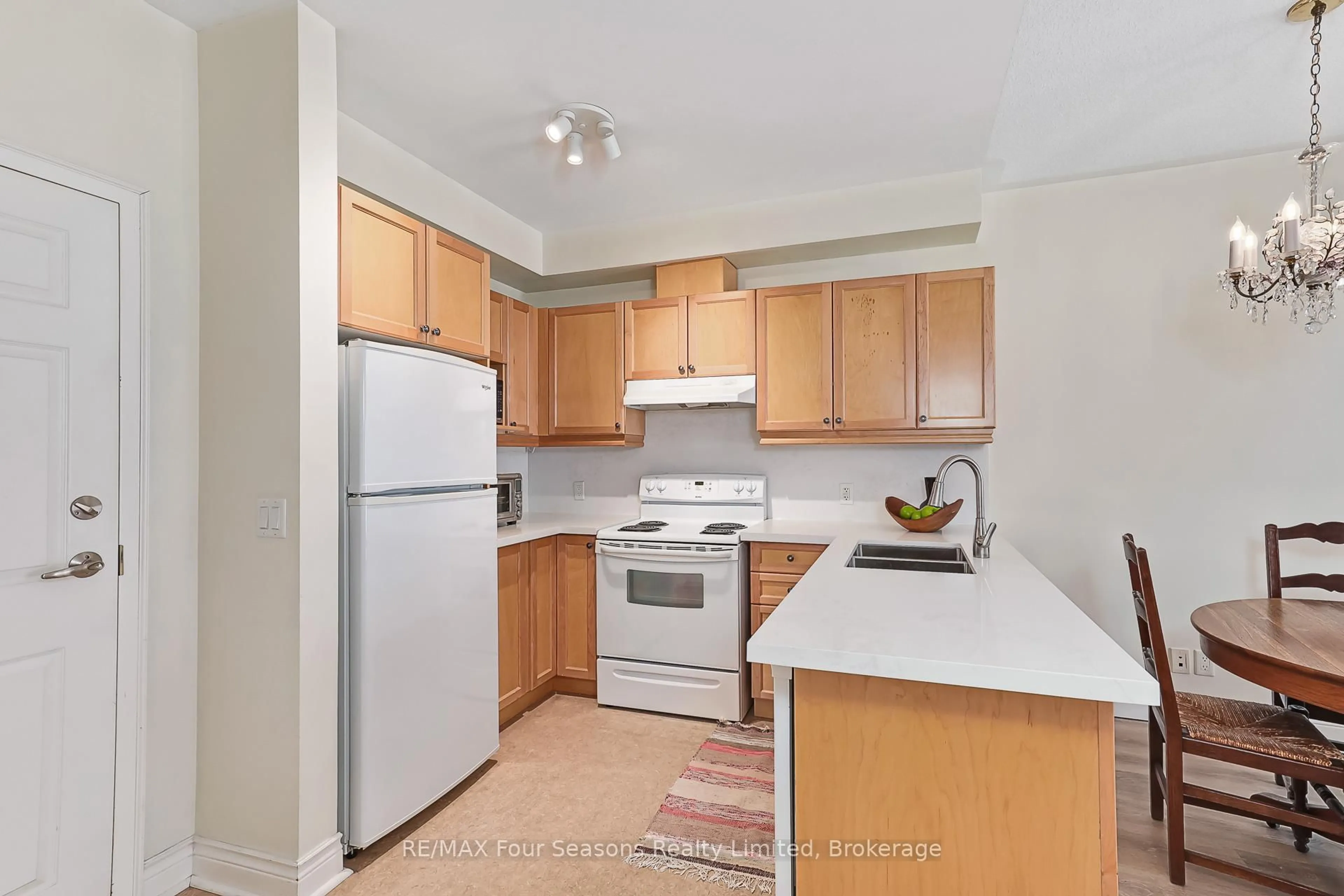 Standard kitchen, unknown for 91 RAGLAN St #310, Collingwood Ontario L9Y 0B2